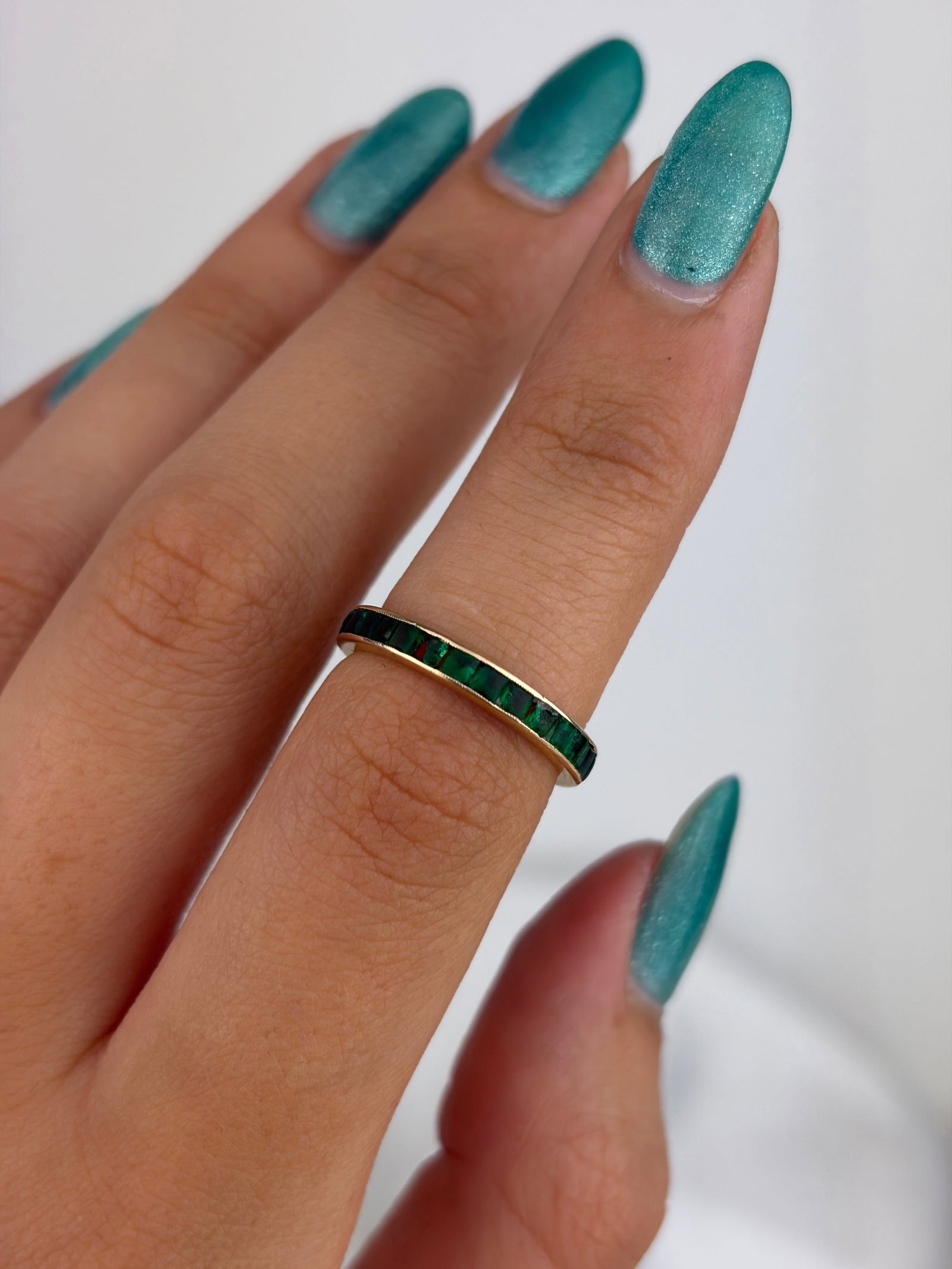 Lovely 18ct Yellow Gold Emerald Full Eternity Ring - 6