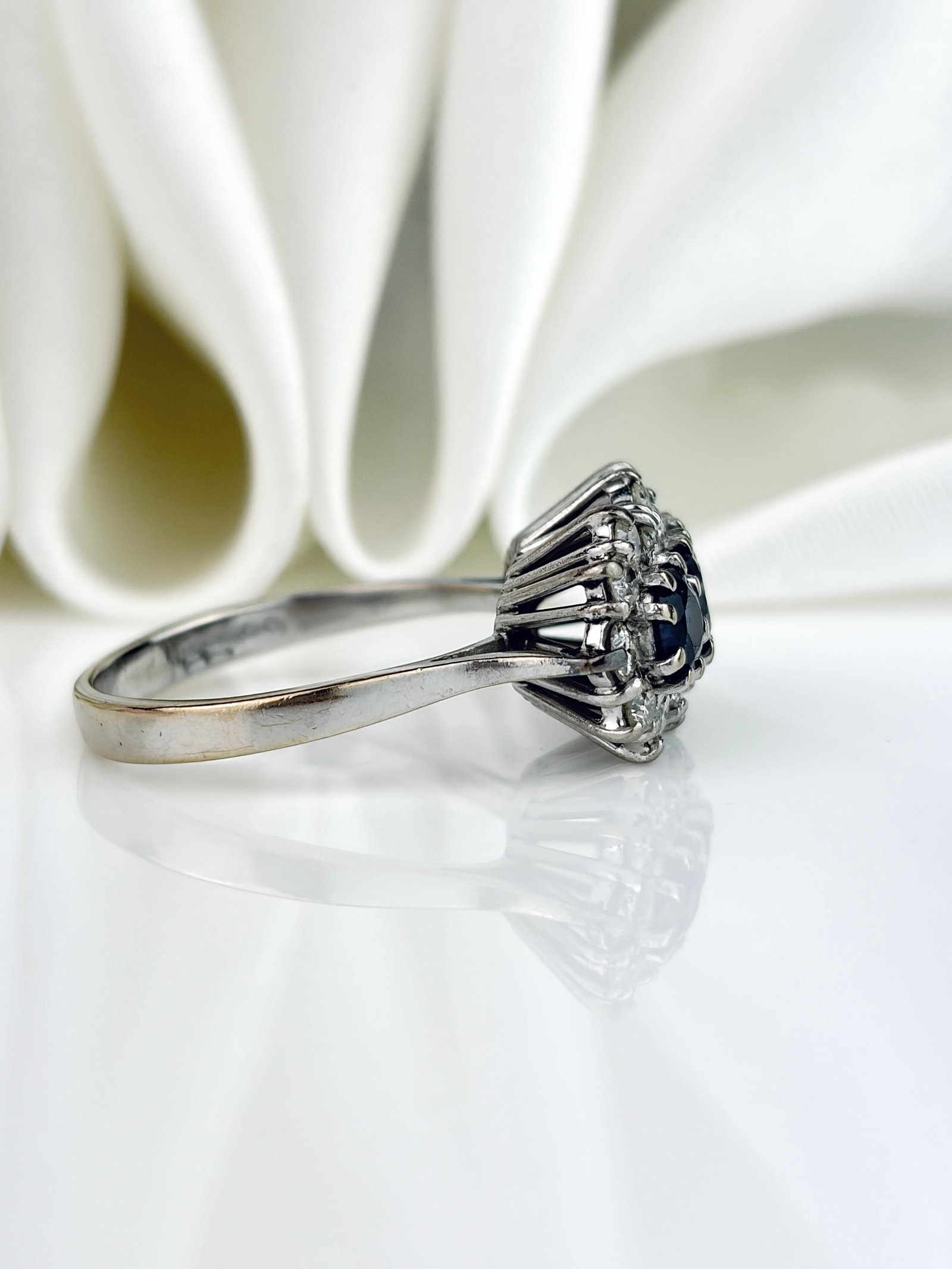 Chunky Vintage 18ct White Gold Sapphire and Diamond Triple Cluster Ring - 2