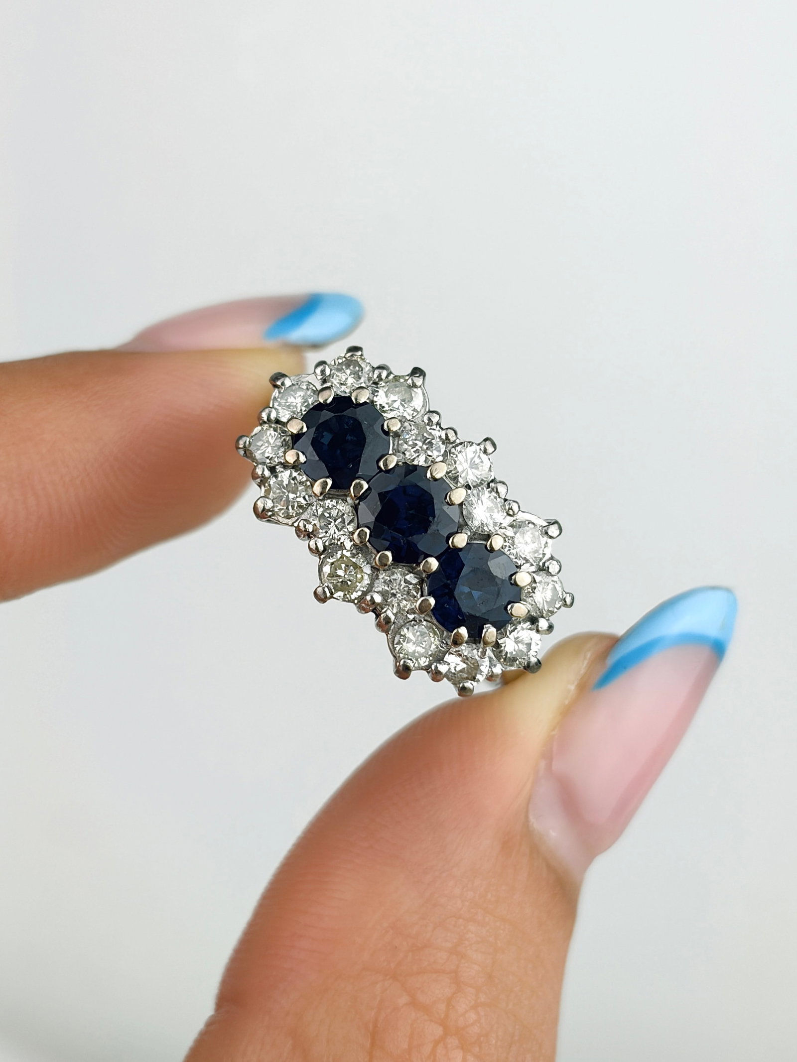 Chunky Vintage 18ct White Gold Sapphire and Diamond Triple Cluster Ring - 5
