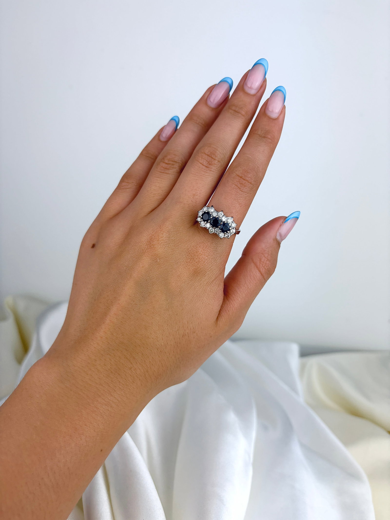 Chunky Vintage 18ct White Gold Sapphire and Diamond Triple Cluster Ring - 7