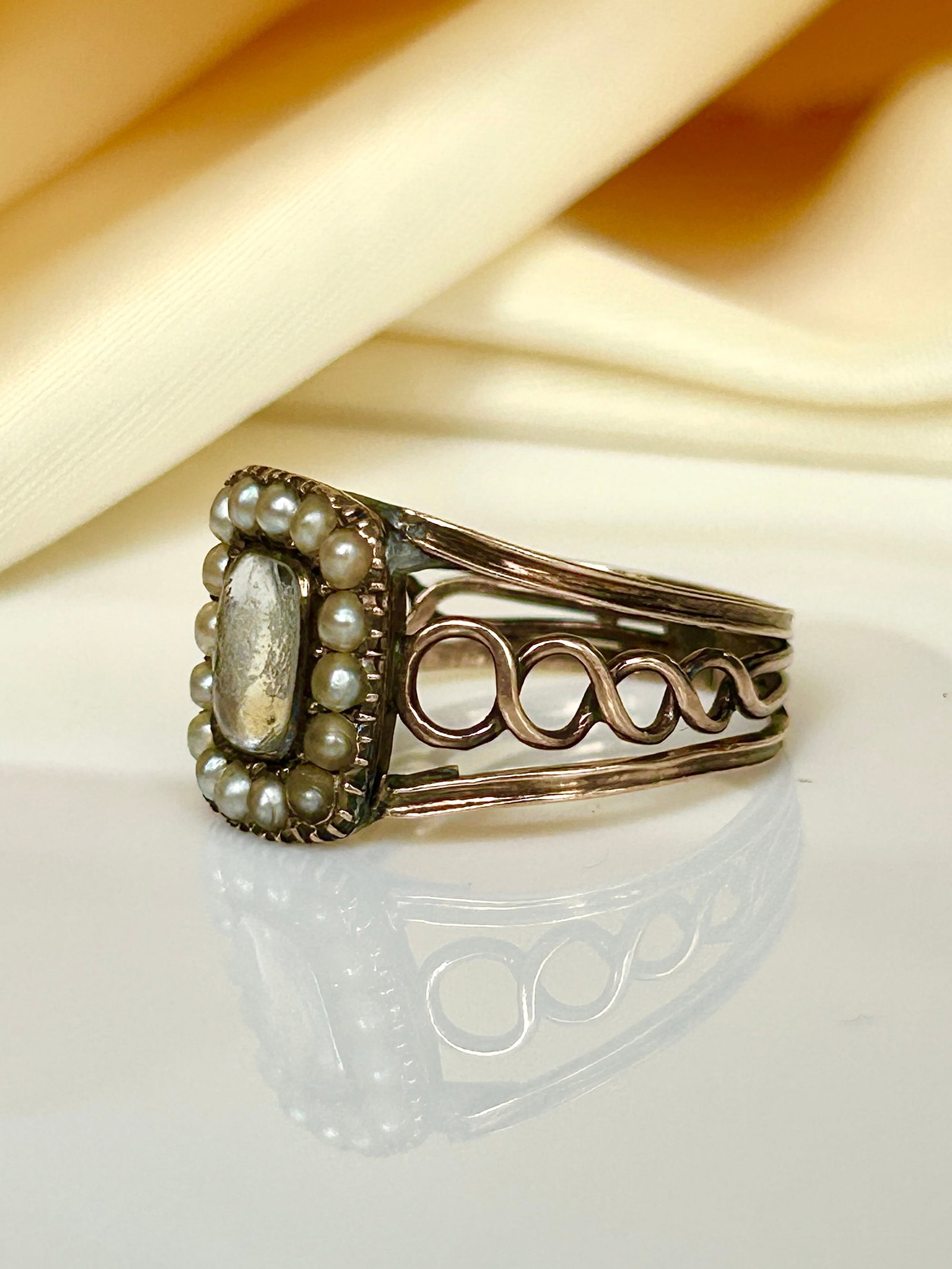 Antique georgian era pearl and crystal gold mourning band ring with inscirption - 5