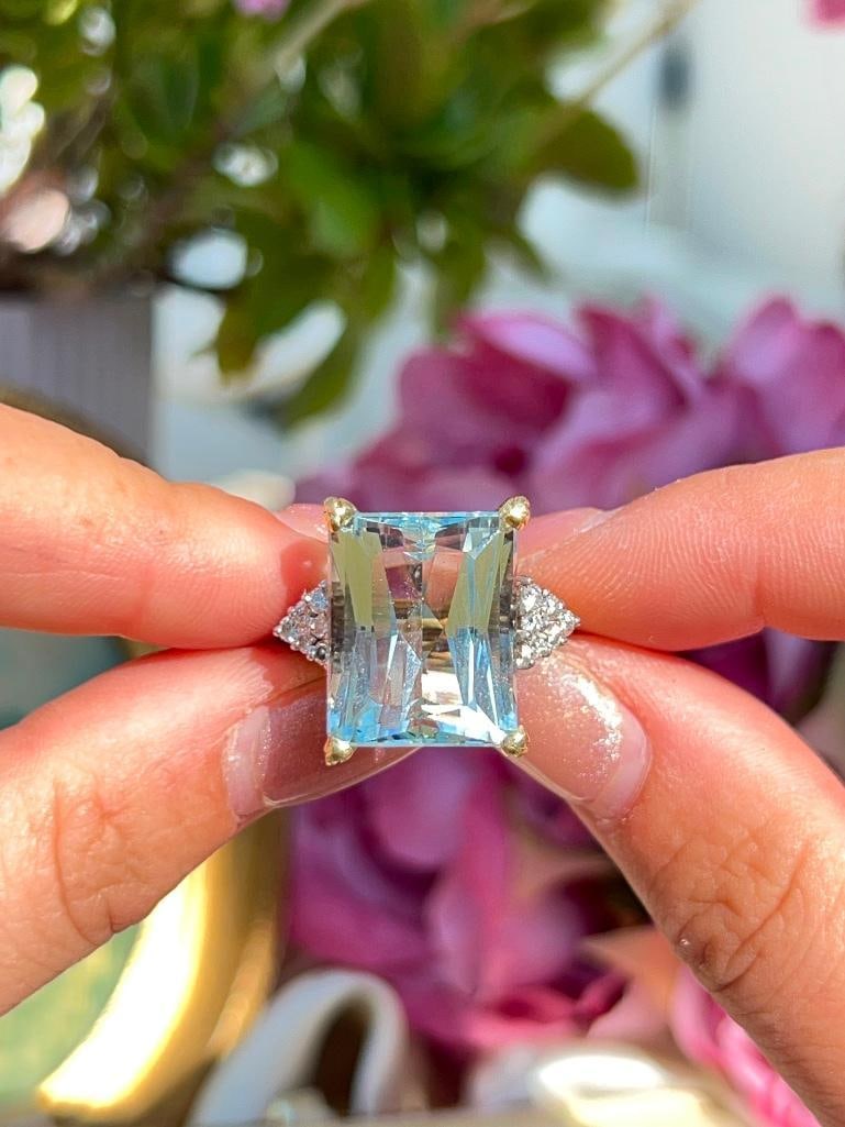 Huge Approx 20ct Aquamarine and Diamond Ring in 18ct Yellow Gold - 10