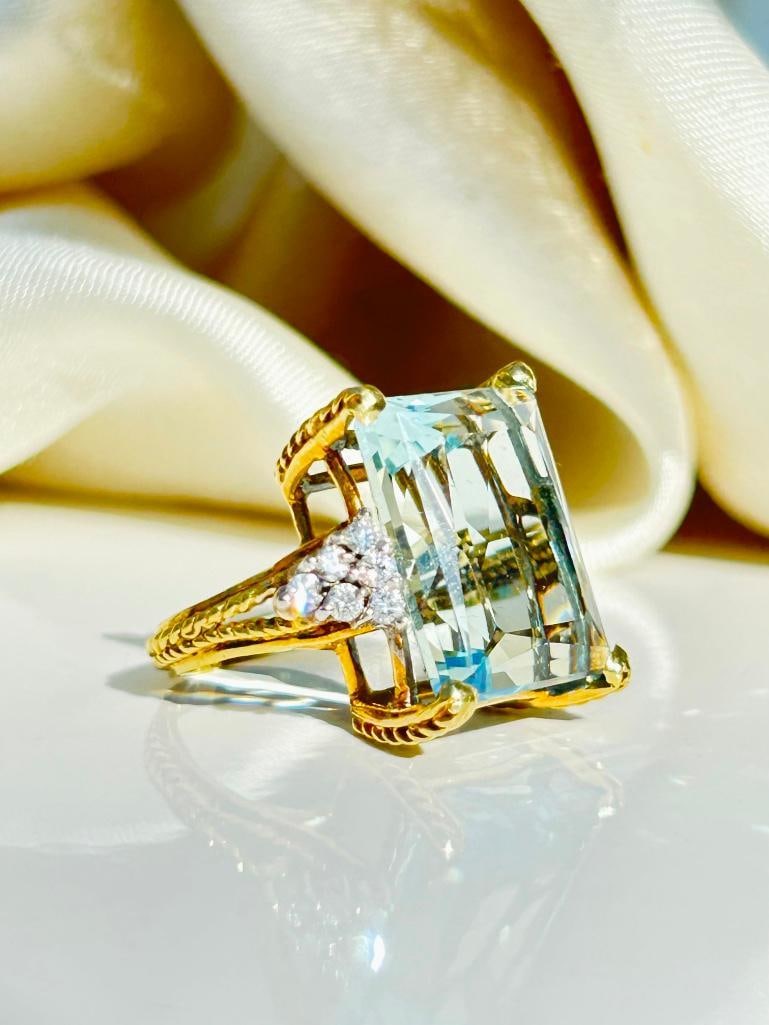 Huge Approx 20ct Aquamarine and Diamond Ring in 18ct Yellow Gold - 8