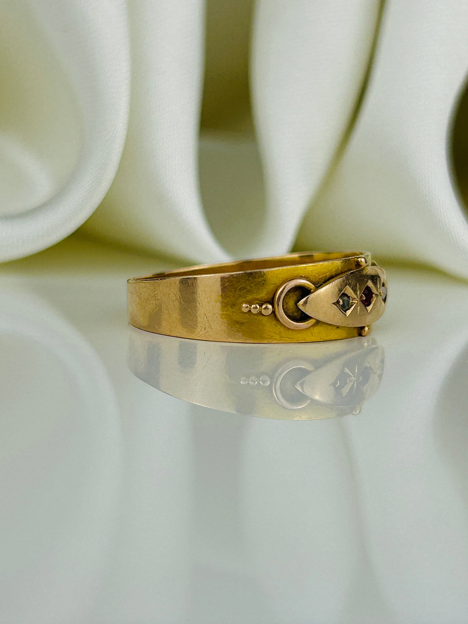 Antique C.1890 Ruby and Diamond 3 Stone Ring in 15ct Gold - 2