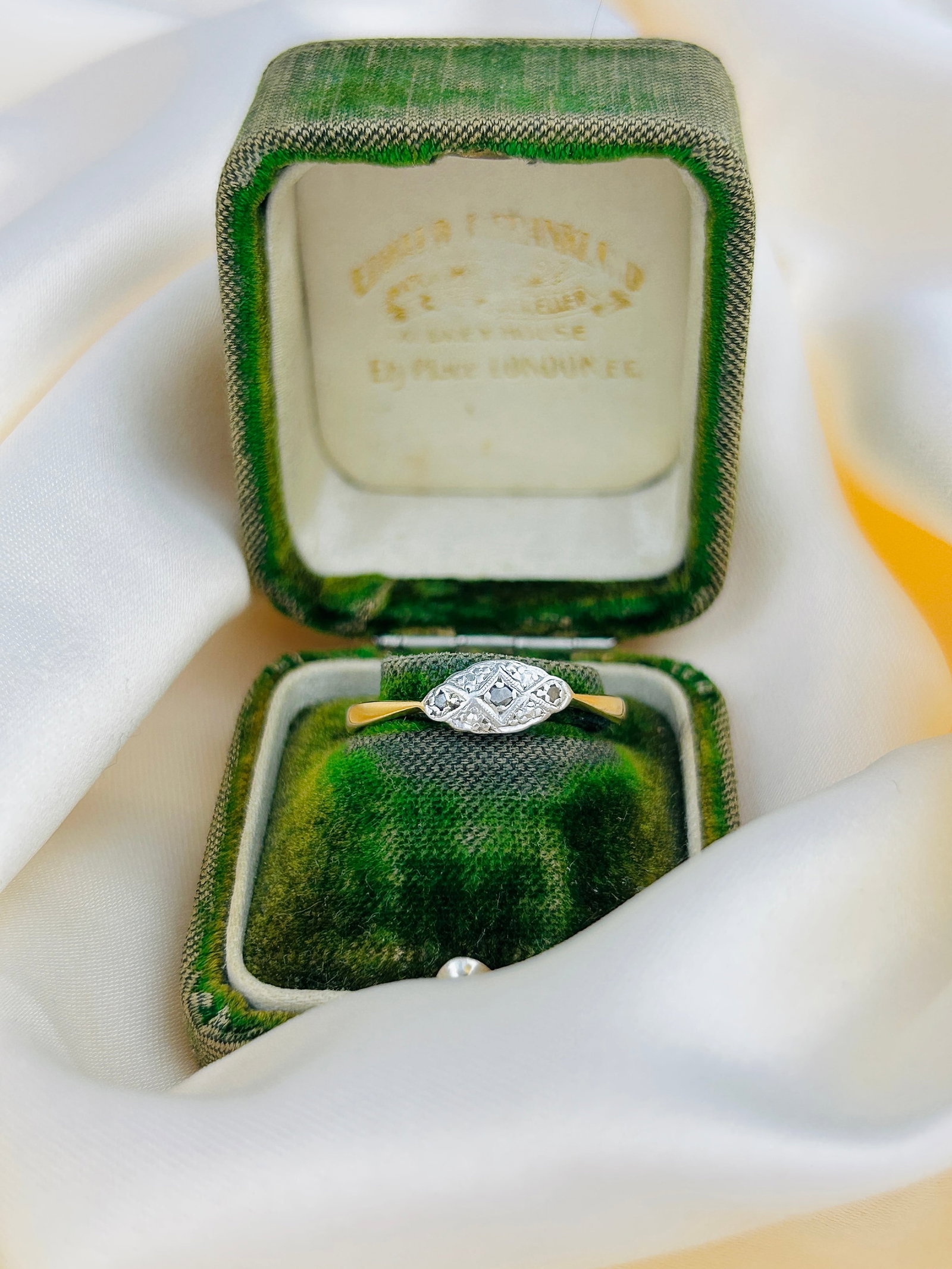 Antique 18ct Gold and Platinum Diamond 3 Stone Ring - 11