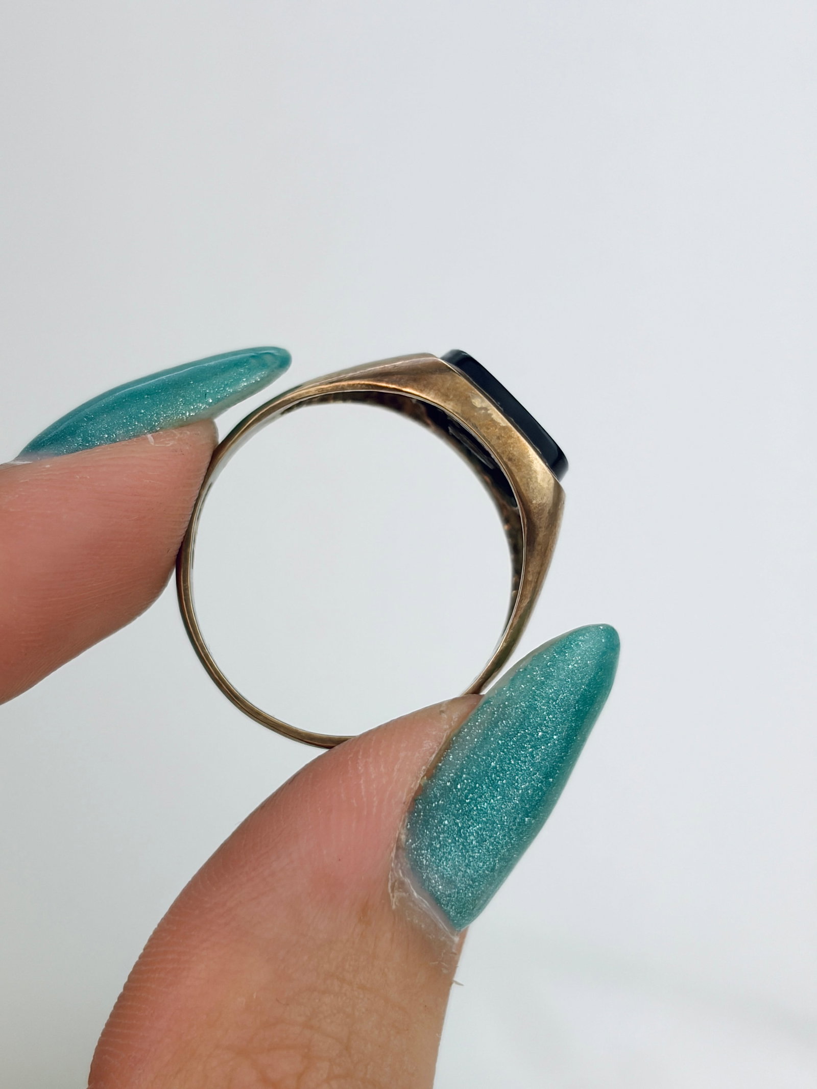 Vintage c.1973 9ct Gold Onyx and Diamond Inlay Signet Ring - 6