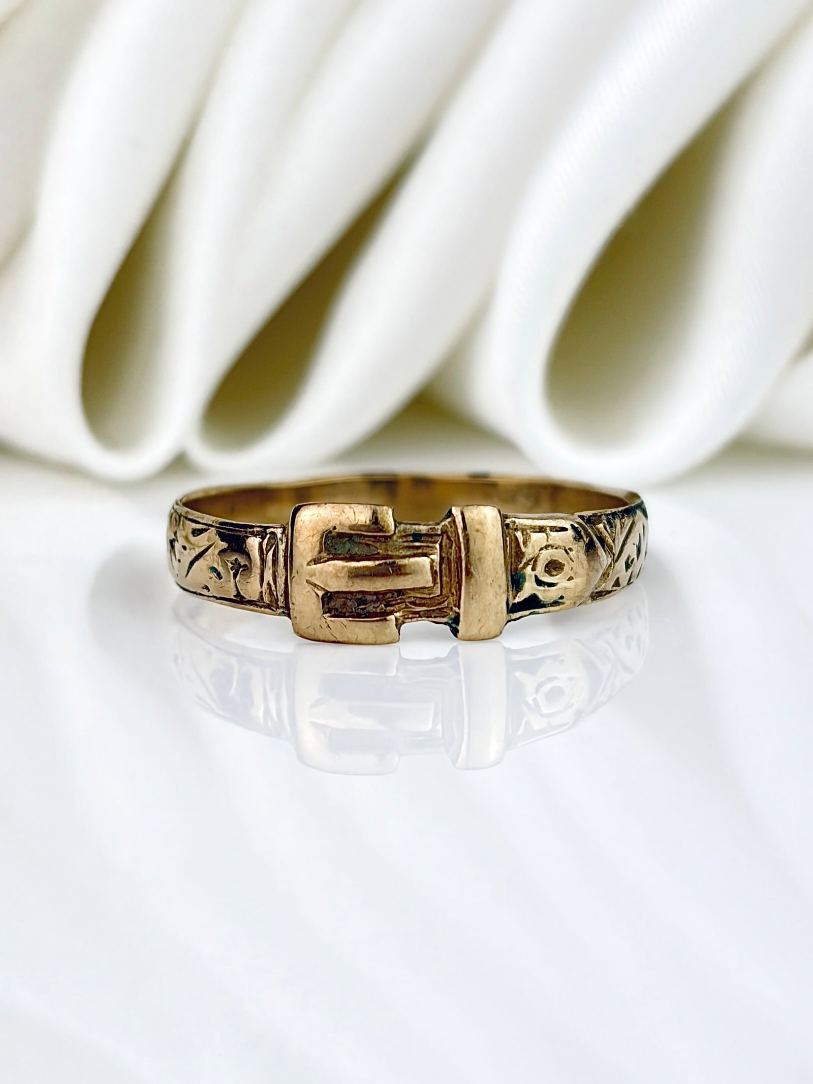 Antique 9ct Yellow Gold Engraved Buckle Band Ring: Antique 9ct Yellow Gold Engraved Buckle Band Ring Wonderful buckle band ring!
