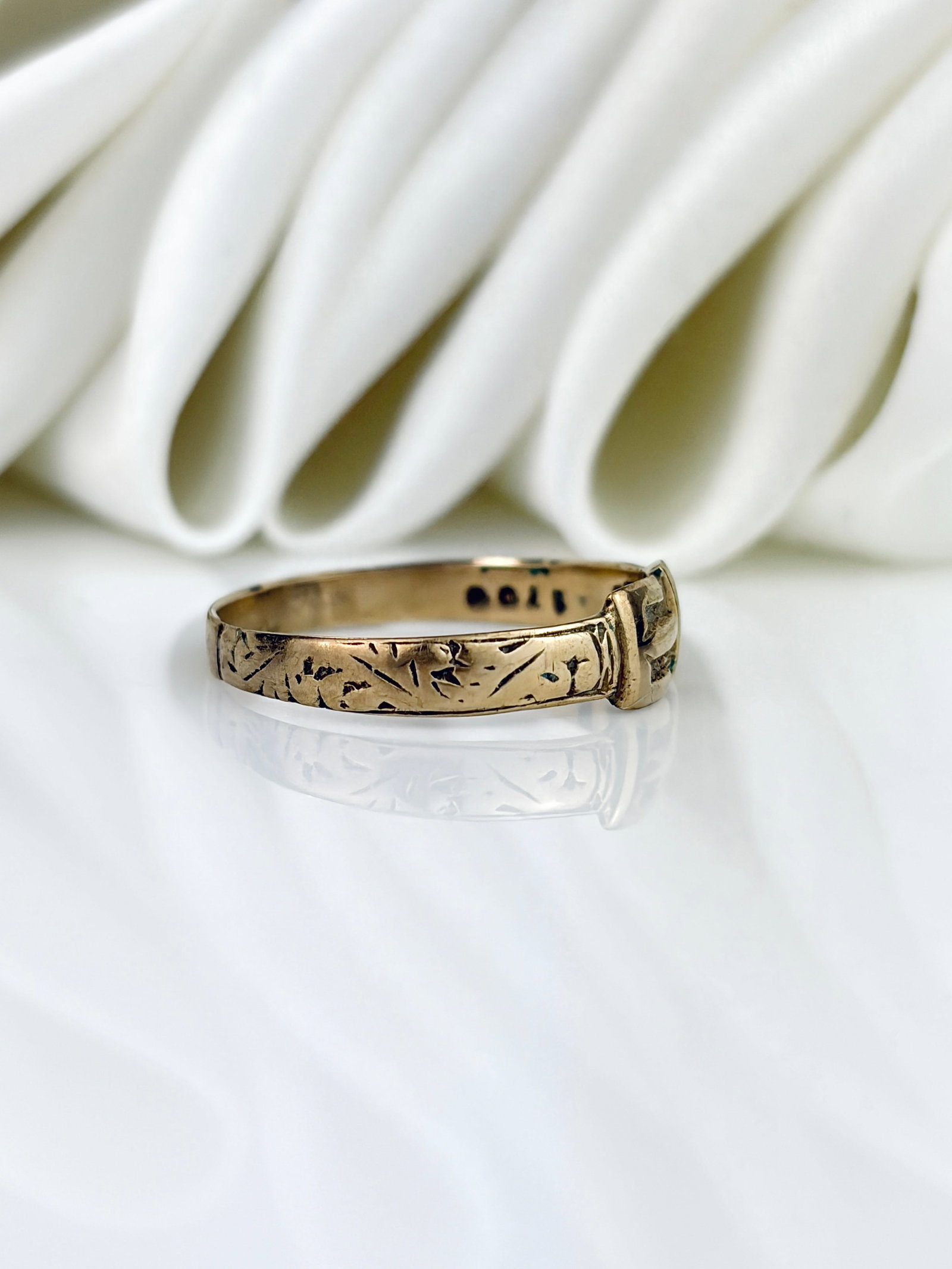 Antique 9ct Yellow Gold Engraved Buckle Band Ring - 2