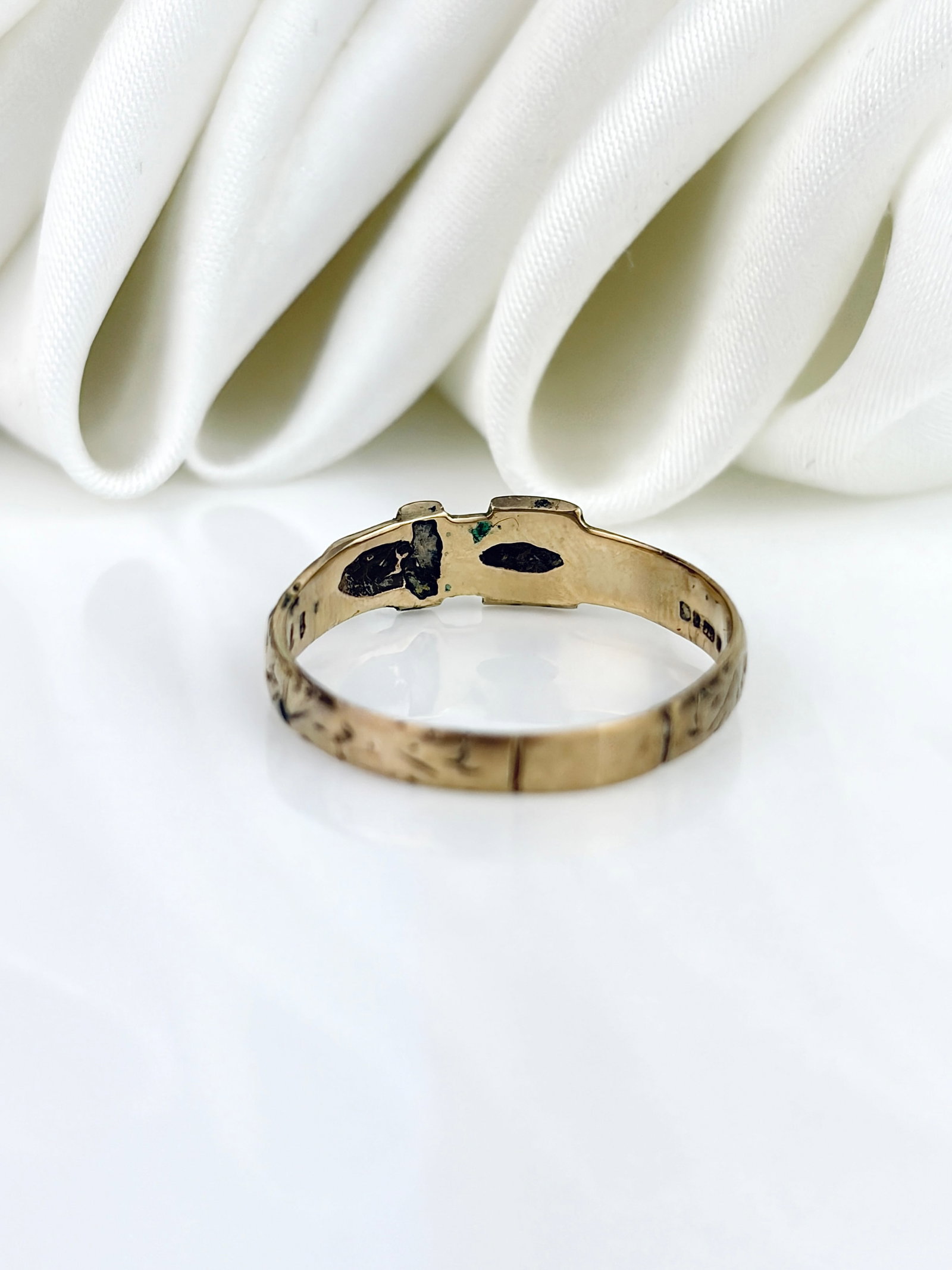 Antique 9ct Yellow Gold Engraved Buckle Band Ring - 3