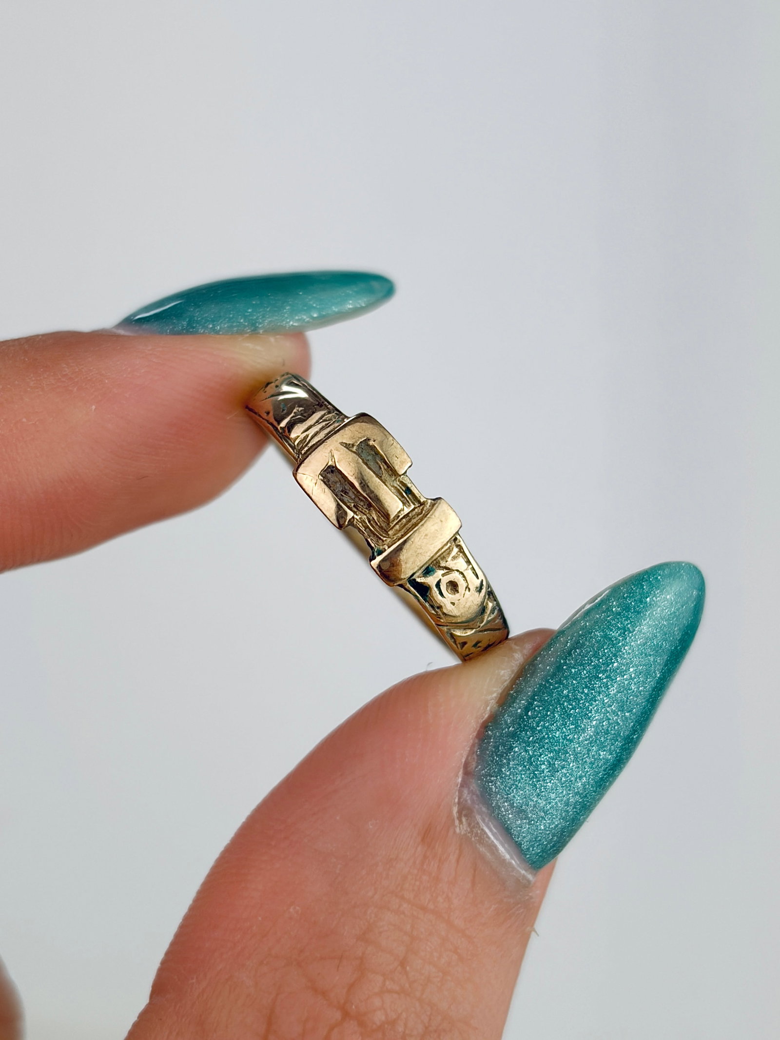 Antique 9ct Yellow Gold Engraved Buckle Band Ring - 5