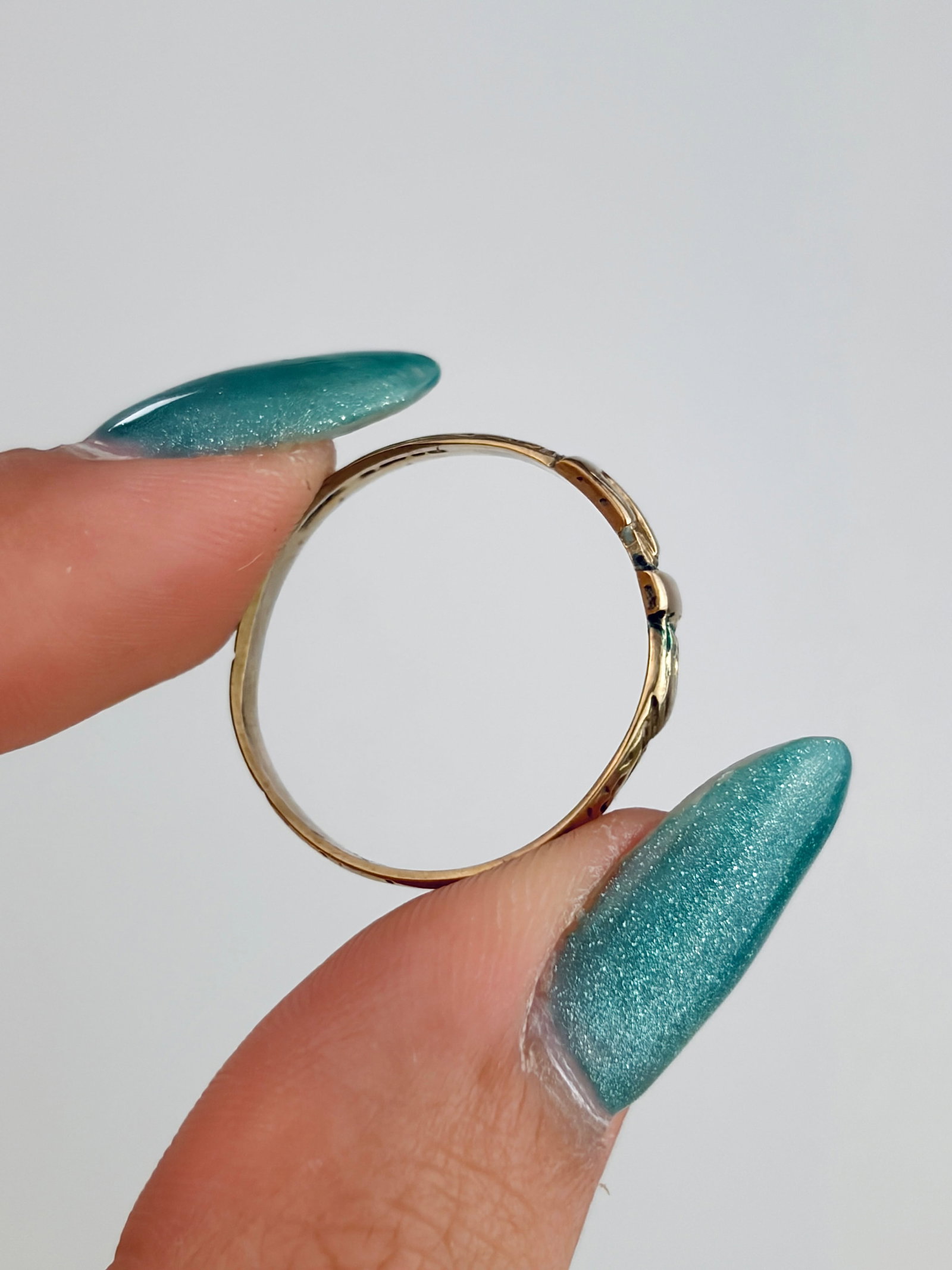 Antique 9ct Yellow Gold Engraved Buckle Band Ring - 6