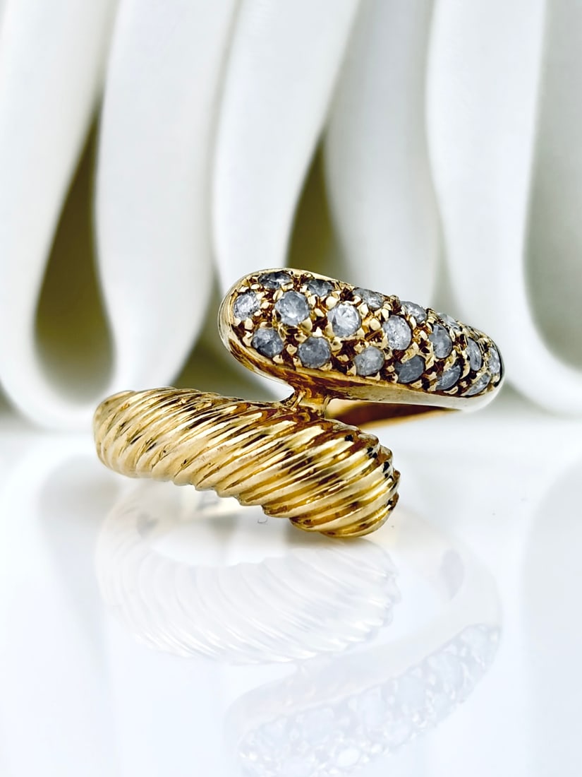 High quality 18ct yellow gold diamond snake design ring