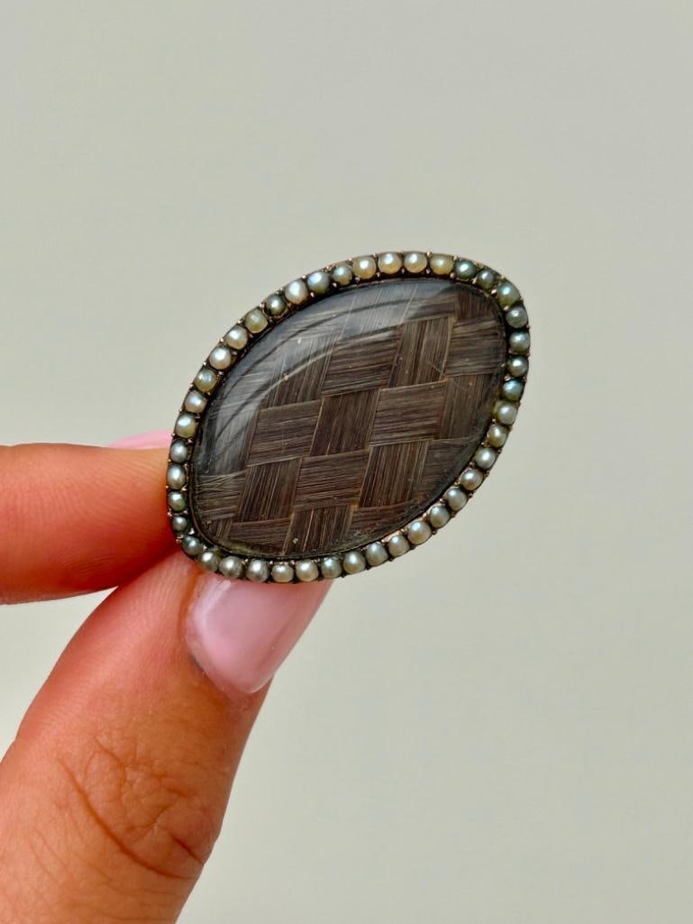 Large Antique Georgian Era Gold Locket Back Plaited Hair and Pearl Navette Brooch: Large Antique Georgian Era Gold Locket Back Plaited Hair and Pearl Navette Brooch sweet and charming brooch measurements length 35mm width 24mm weight 6.73g &#