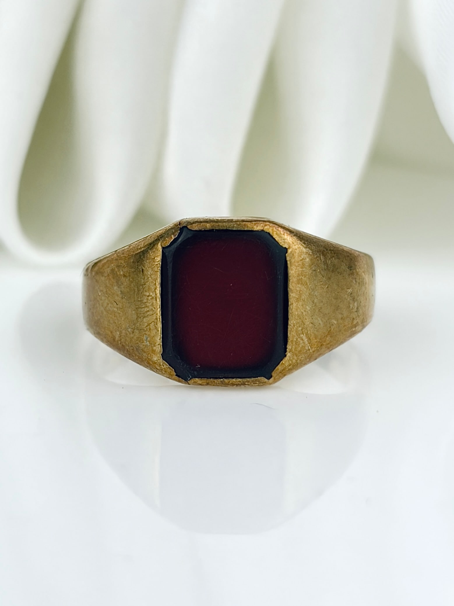 Vintage c.1963 9ct Yellow Gold Carnelian Signet Ring: Vintage c.1963 9ct Yellow Gold Carnelian Signet Ring Wonderful dark orange carnelian stone!