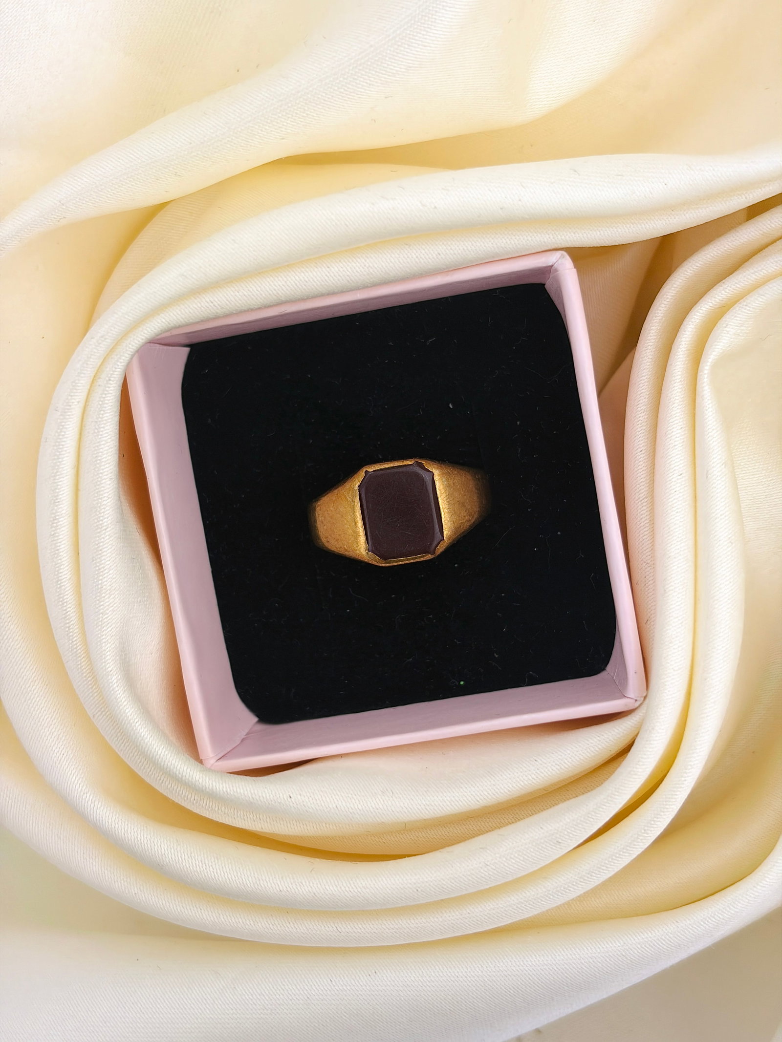 Vintage c.1963 9ct Yellow Gold Carnelian Signet Ring - 9