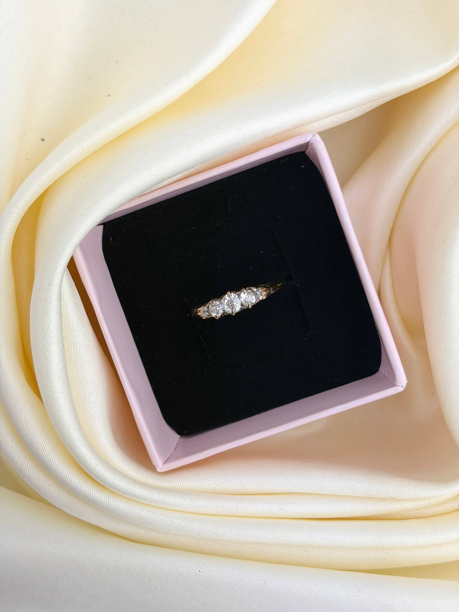 Antique 15ct Yellow Gold Graduated Diamond 5 Stone Ring - 9