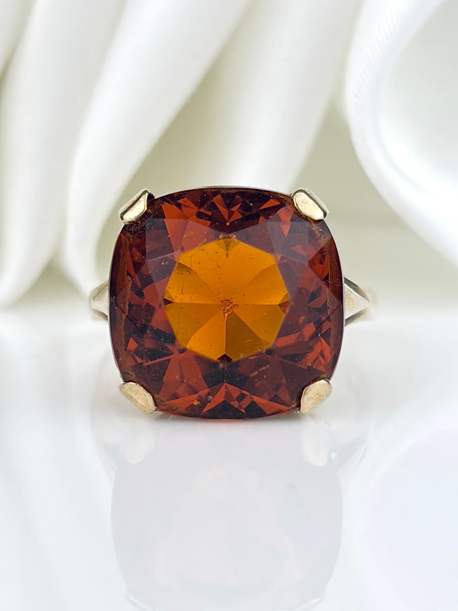 Vintage 9ct Yellow Gold Orange Tourmaline Cocktail Ring: Vintage 9ct Yellow Gold Orange Tourmaline Cocktail Ring Incredible orange ring!