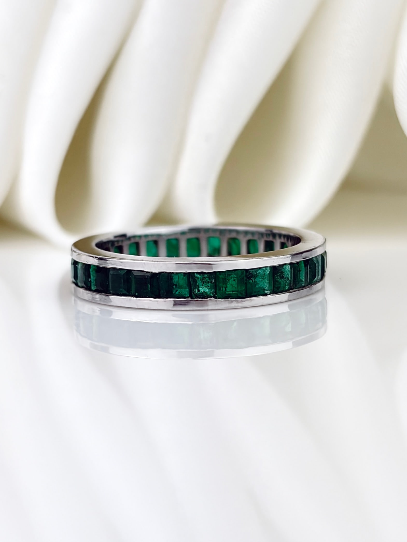 Wonderful 18ct White Gold Emerald Full Eternity Ring: Wonderful 18ct White Gold Emerald Full Eternity Ring A perfect emerald full eternity ring!