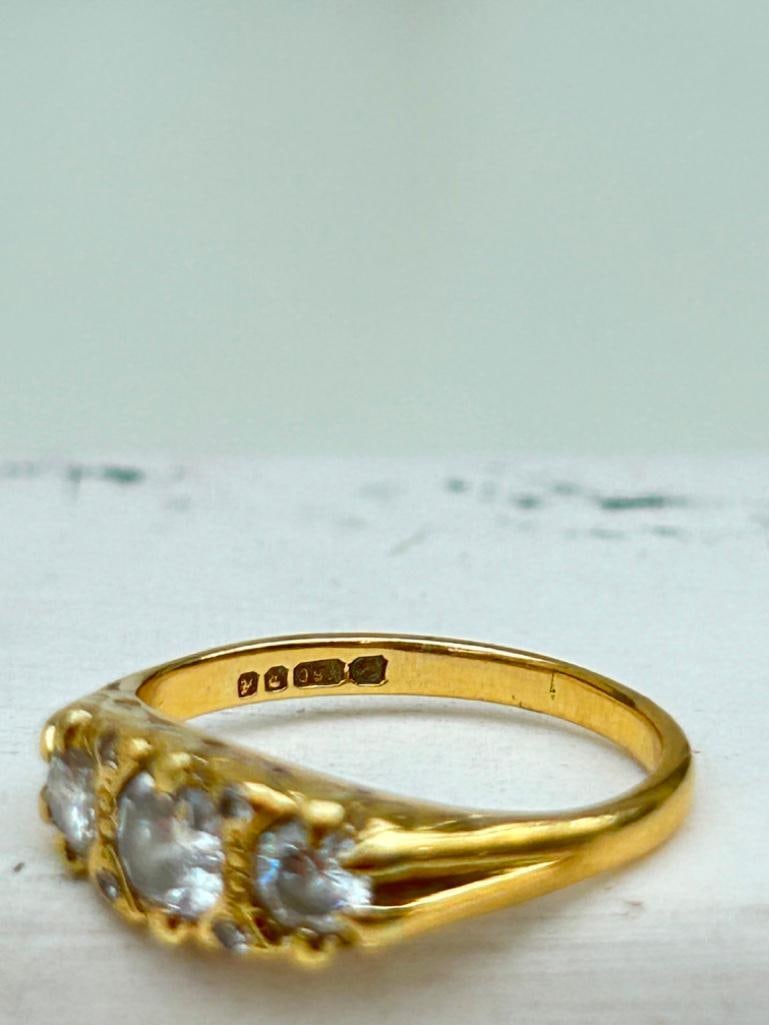 *Chunky Antique 18ct Yellow Gold Diamond 3 Stone Ring Approx 80 points total - 11