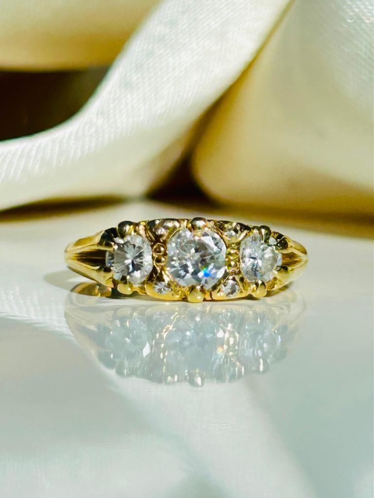 *Chunky Antique 18ct Yellow Gold Diamond 3 Stone Ring Approx 80 points total: Chunky Antique 18ct Yellow Gold Diamond 3 Stone Ring Approx 80 points total amazing bright clean chunky diamond ring measurements Ring Size: J or 51/4 head of ring 5mm x 14mm
