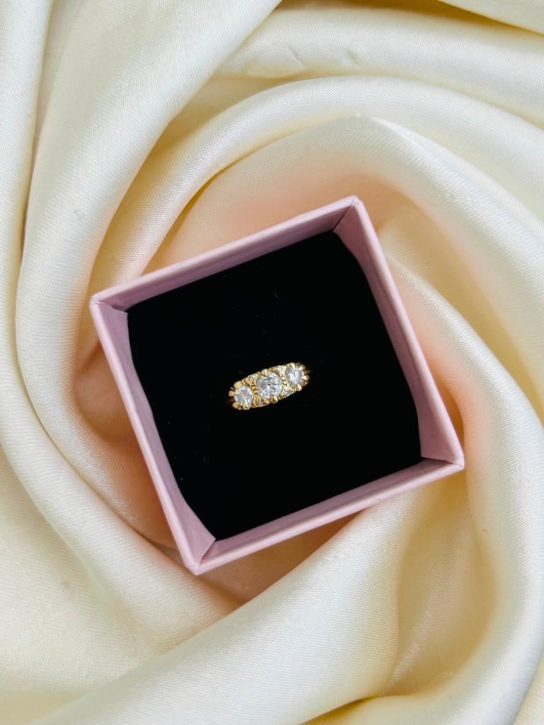 *Chunky Antique 18ct Yellow Gold Diamond 3 Stone Ring Approx 80 points total - 3