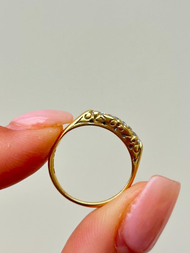 *Chunky Antique 18ct Yellow Gold Diamond 3 Stone Ring Approx 80 points total - 4