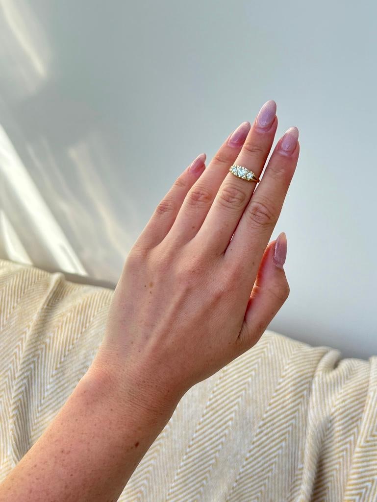 *Chunky Antique 18ct Yellow Gold Diamond 3 Stone Ring Approx 80 points total - 5