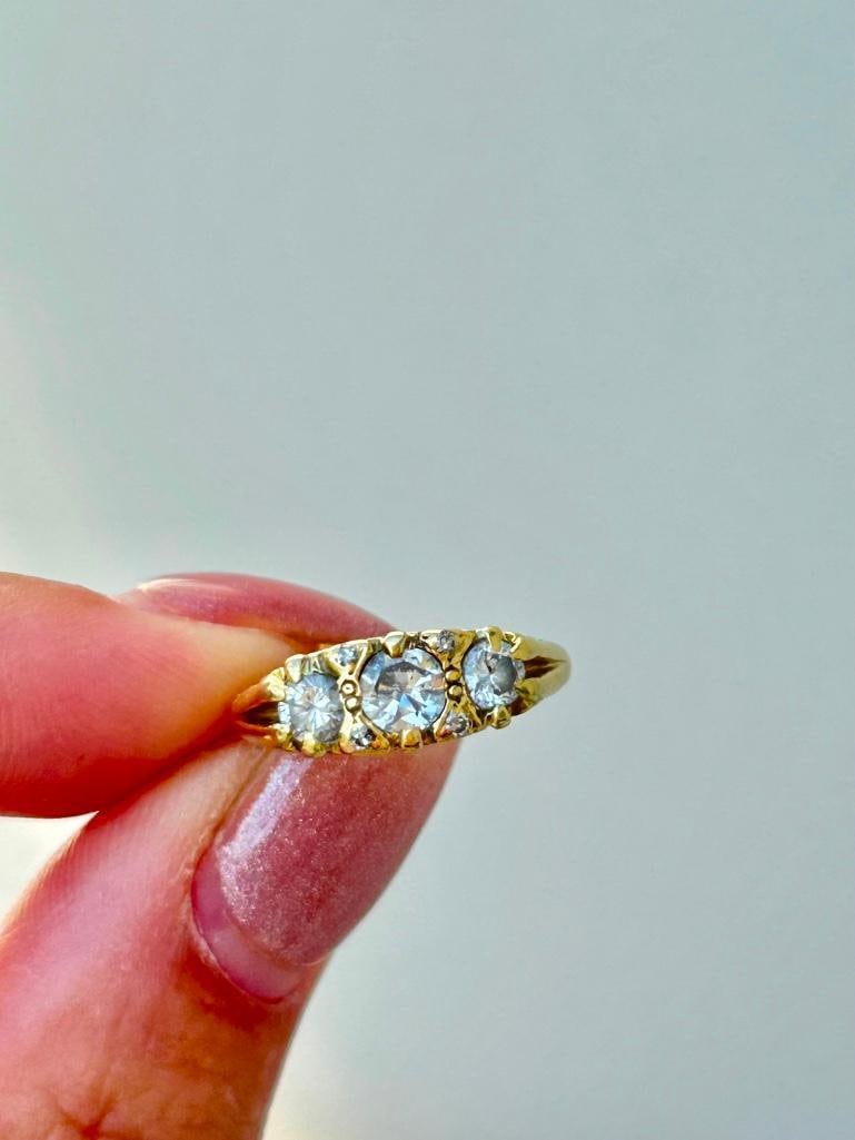 *Chunky Antique 18ct Yellow Gold Diamond 3 Stone Ring Approx 80 points total - 6