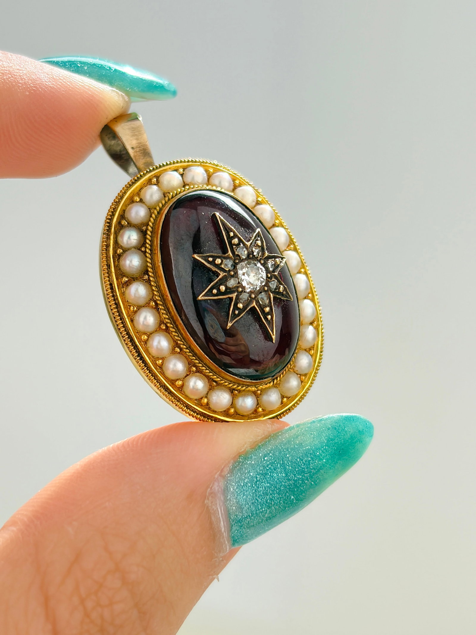 Antique Victorian Cabochon Garnet with Inset Diamond Star and Pearl Surround Pendant in Gold - 5