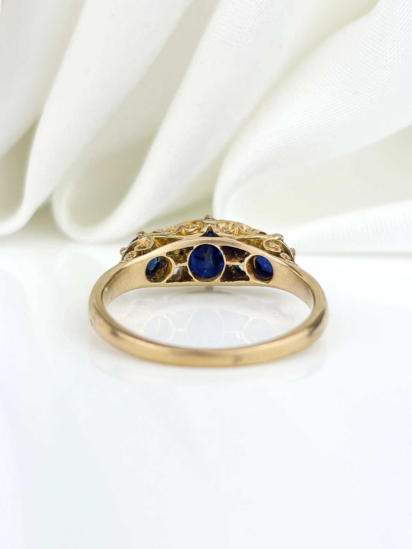 Chunky 18ct Yellow Gold Sapphire And Diamond Ring - 3