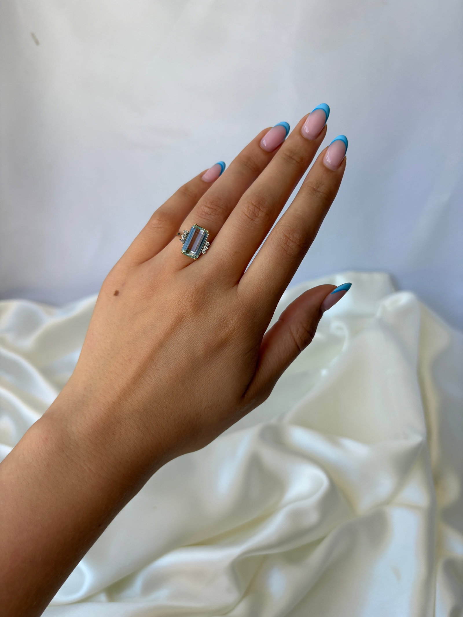 Sweet 9ct Yellow Gold Emerald Cut Aquamarine And Diamond Shoulders Ring - 10