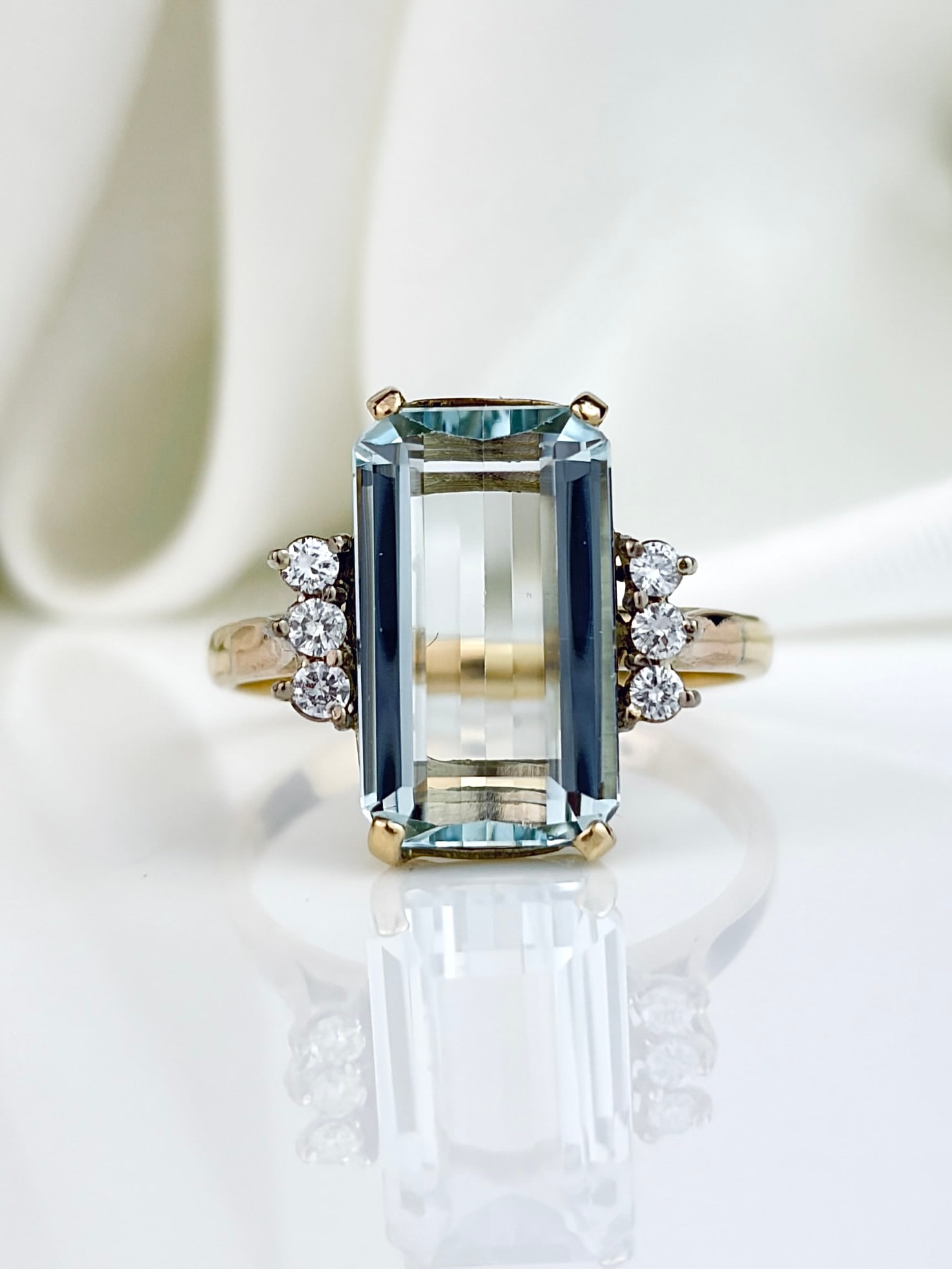 Sweet 9ct Yellow Gold Emerald Cut Aquamarine And Diamond Shoulders Ring: Sweet 9ct Yellow Gold Emerald Cut Aquamarine And Diamond Shoulders Ring Aquamarine 3.62cts An elegant aquamarine and diamond cocktail ring!