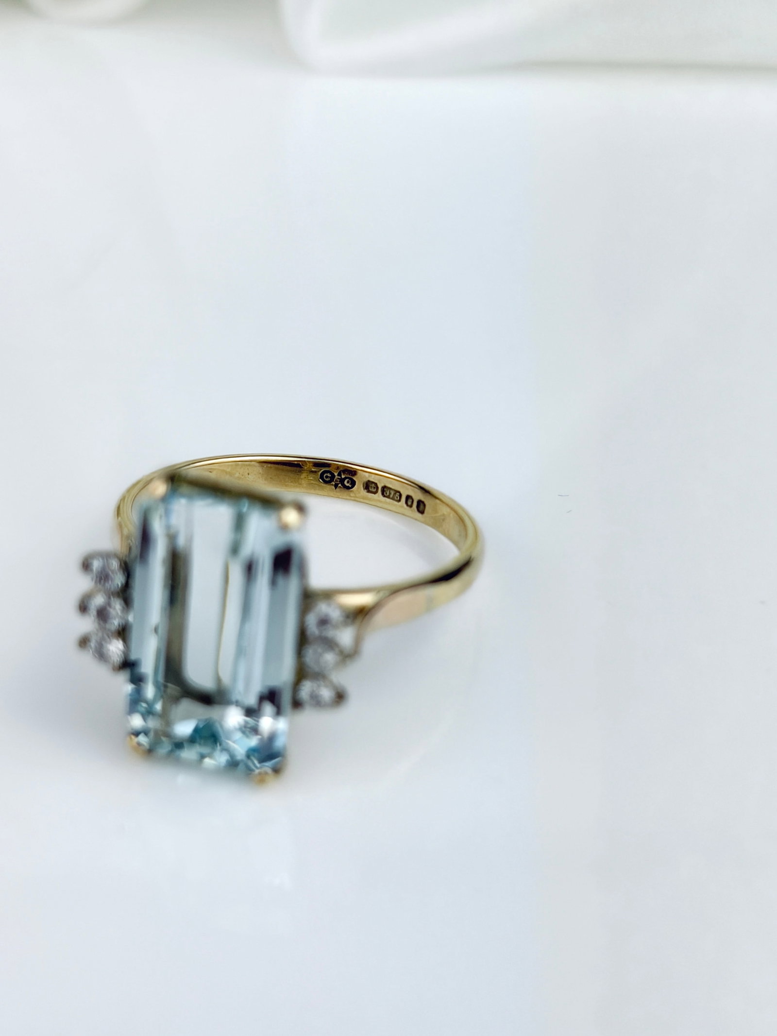 Sweet 9ct Yellow Gold Emerald Cut Aquamarine And Diamond Shoulders Ring - 6