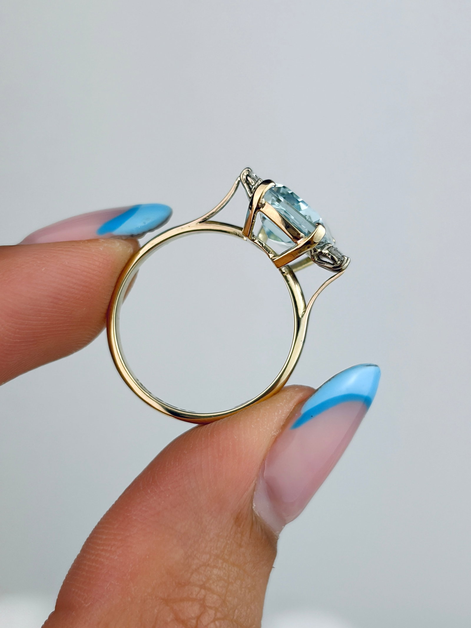 Sweet 9ct Yellow Gold Emerald Cut Aquamarine And Diamond Shoulders Ring - 8