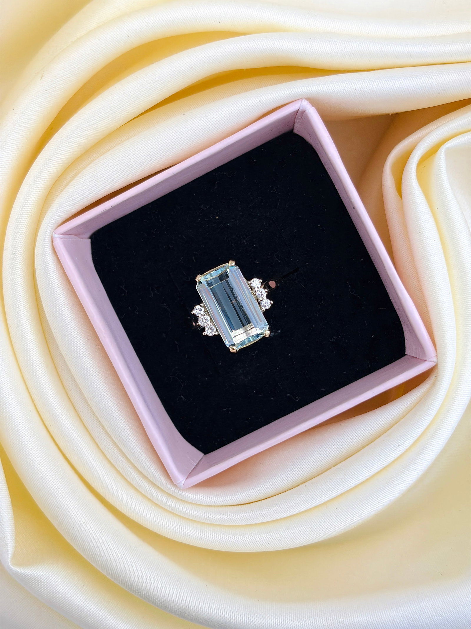 Sweet 9ct Yellow Gold Emerald Cut Aquamarine And Diamond Shoulders Ring - 9