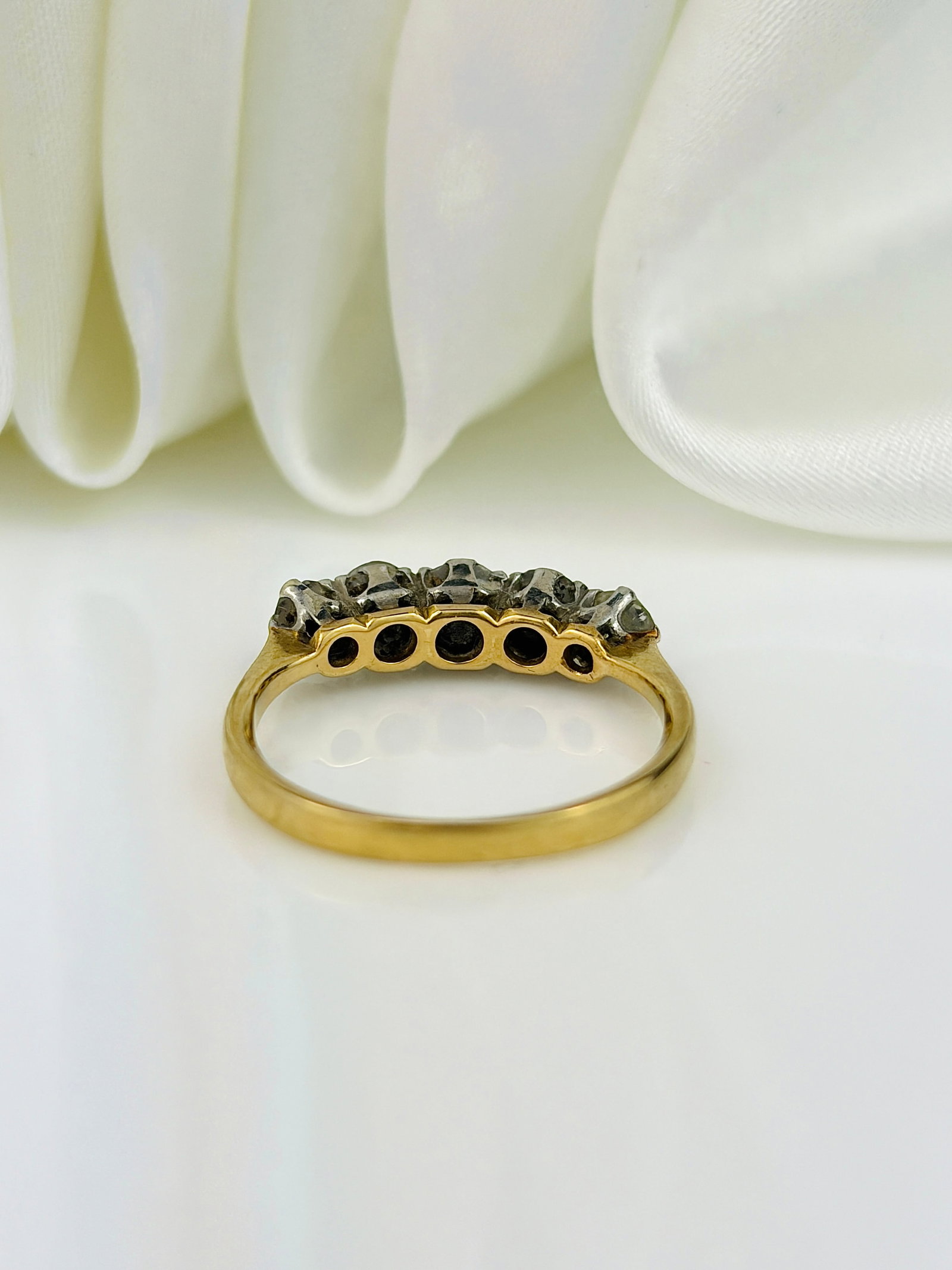 ANTIQUE 9CT YELLOW GOLD DIAMOND 5 STONE RING - 3