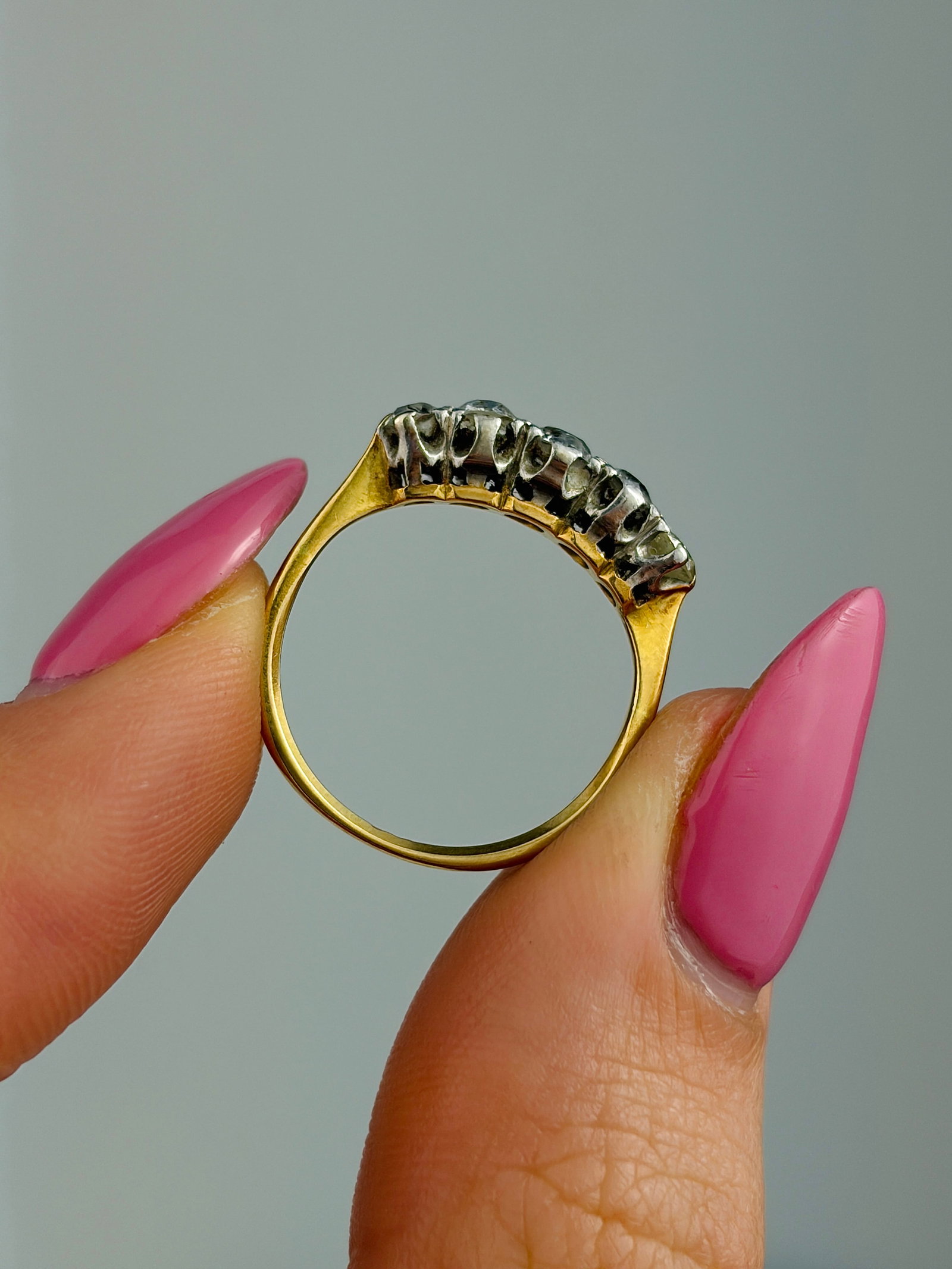ANTIQUE 9CT YELLOW GOLD DIAMOND 5 STONE RING - 6