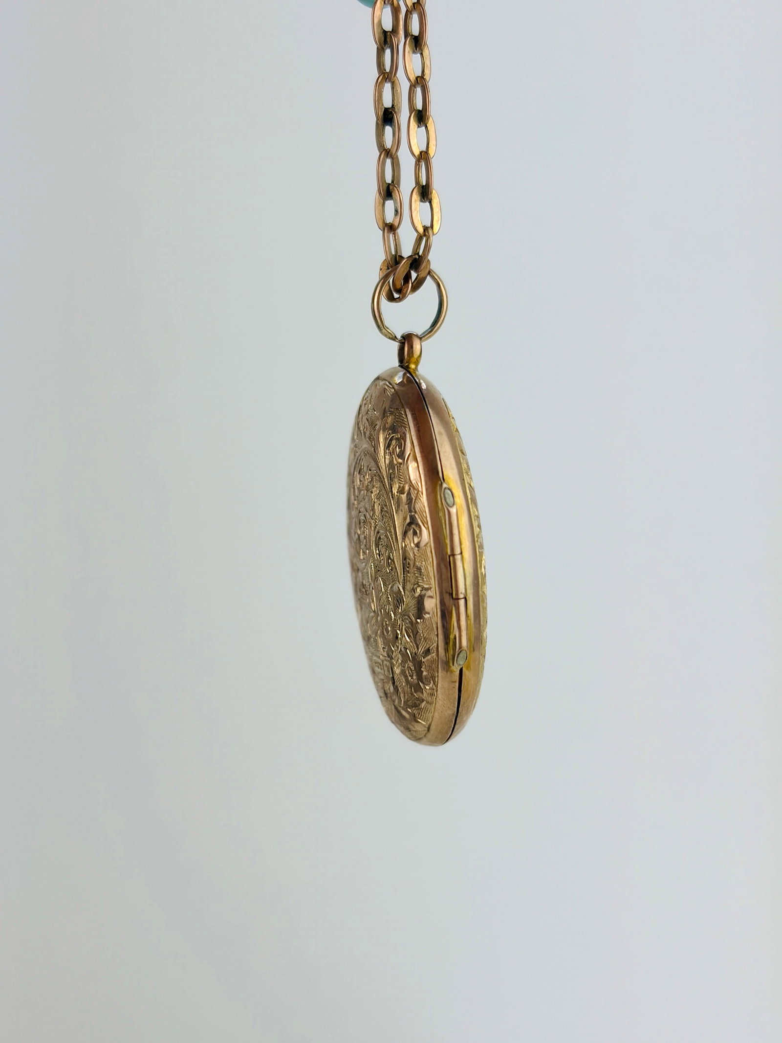 Antique c.1908 9ct Yellow Gold Engraved Double Locket Pendant on Chain - 3