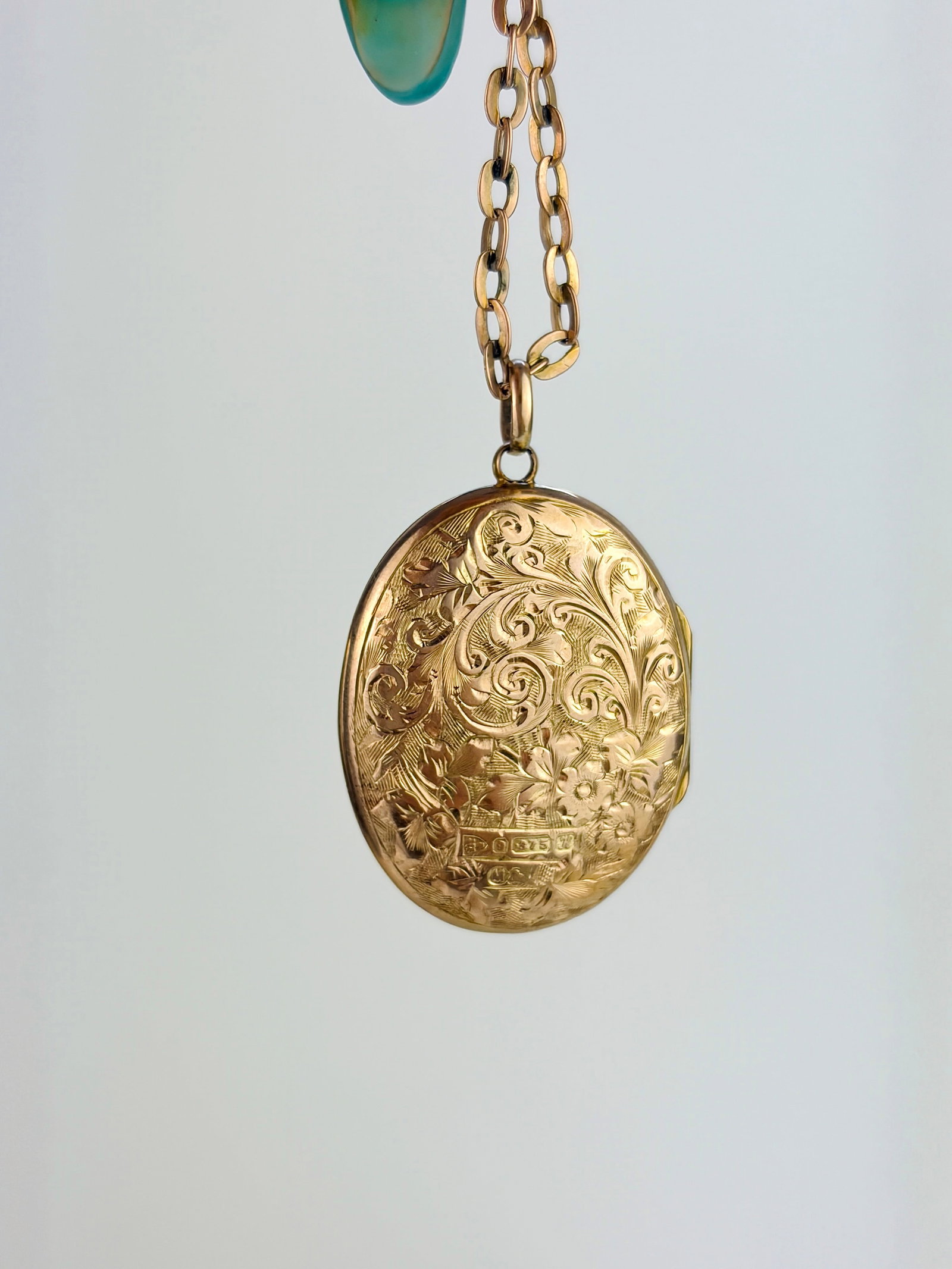 Antique c.1908 9ct Yellow Gold Engraved Double Locket Pendant on Chain - 4