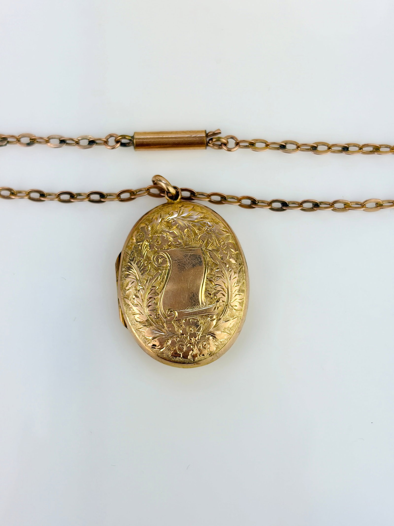 Antique c.1908 9ct Yellow Gold Engraved Double Locket Pendant on Chain - 5