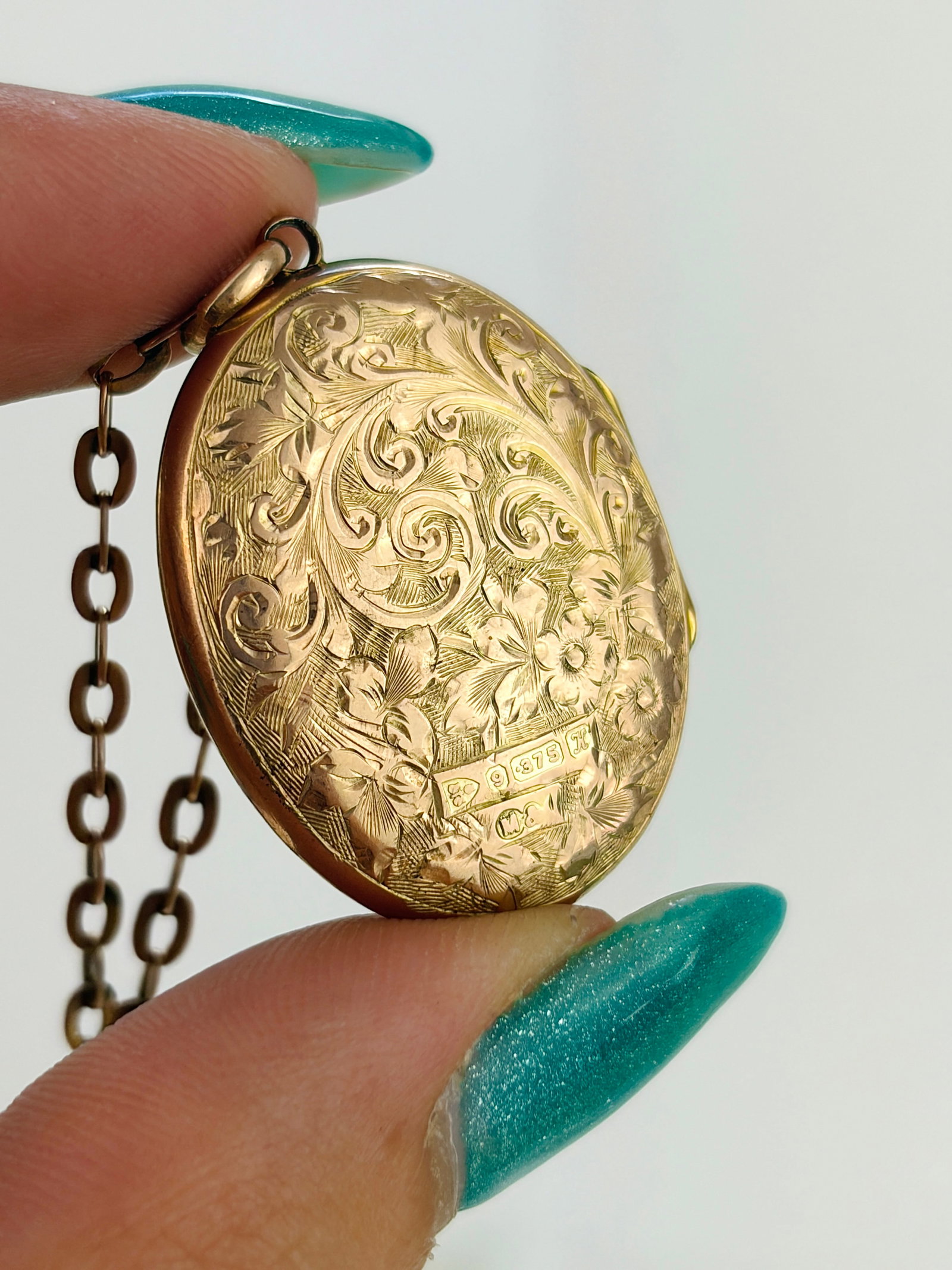 Antique c.1908 9ct Yellow Gold Engraved Double Locket Pendant on Chain - 6