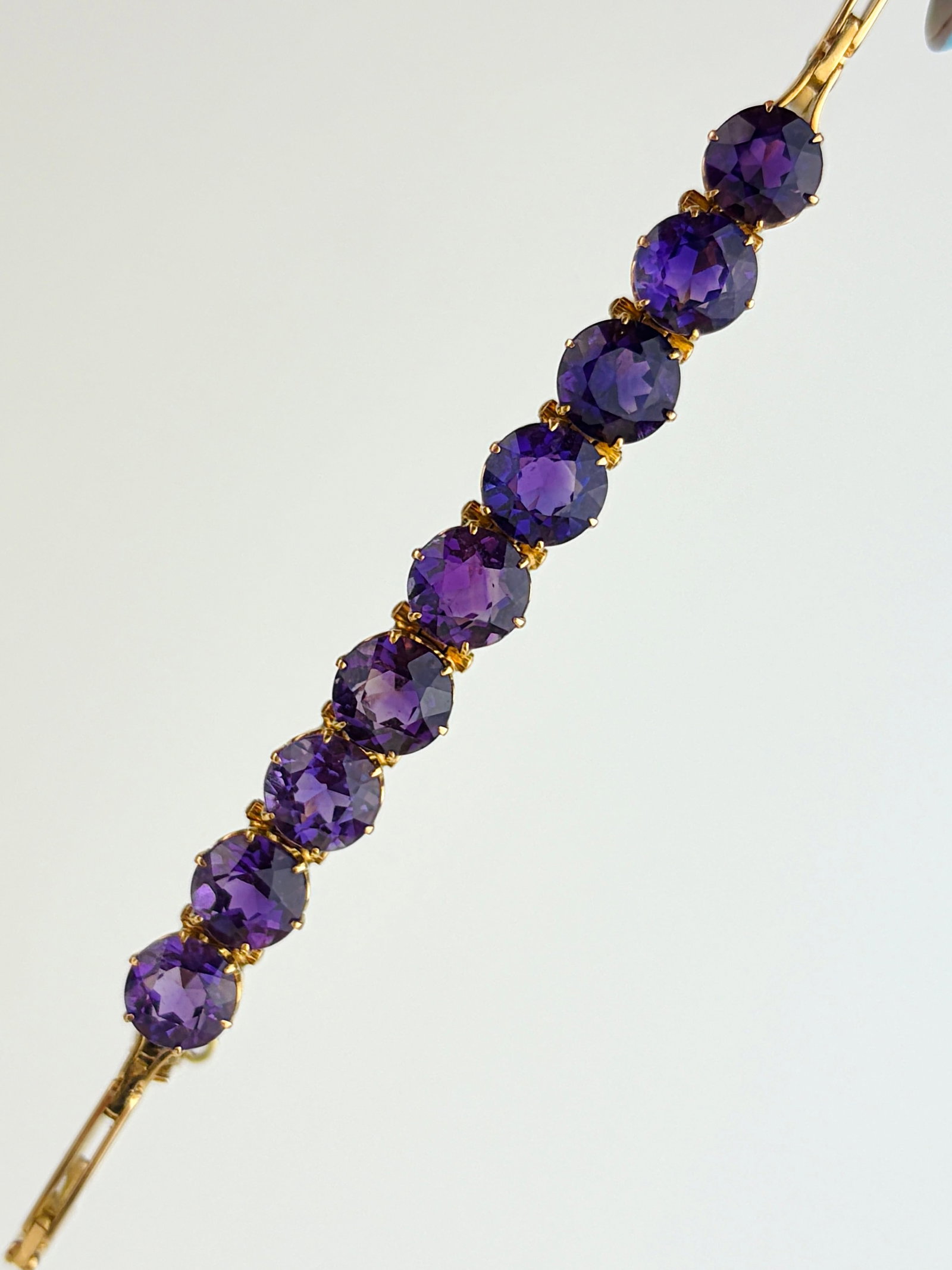 18ct Yellow Gold Amethyst Line Bracelet: 18ct Yellow Gold Amethyst Line Bracelet Such a beautiful purple amethyst bracelet!