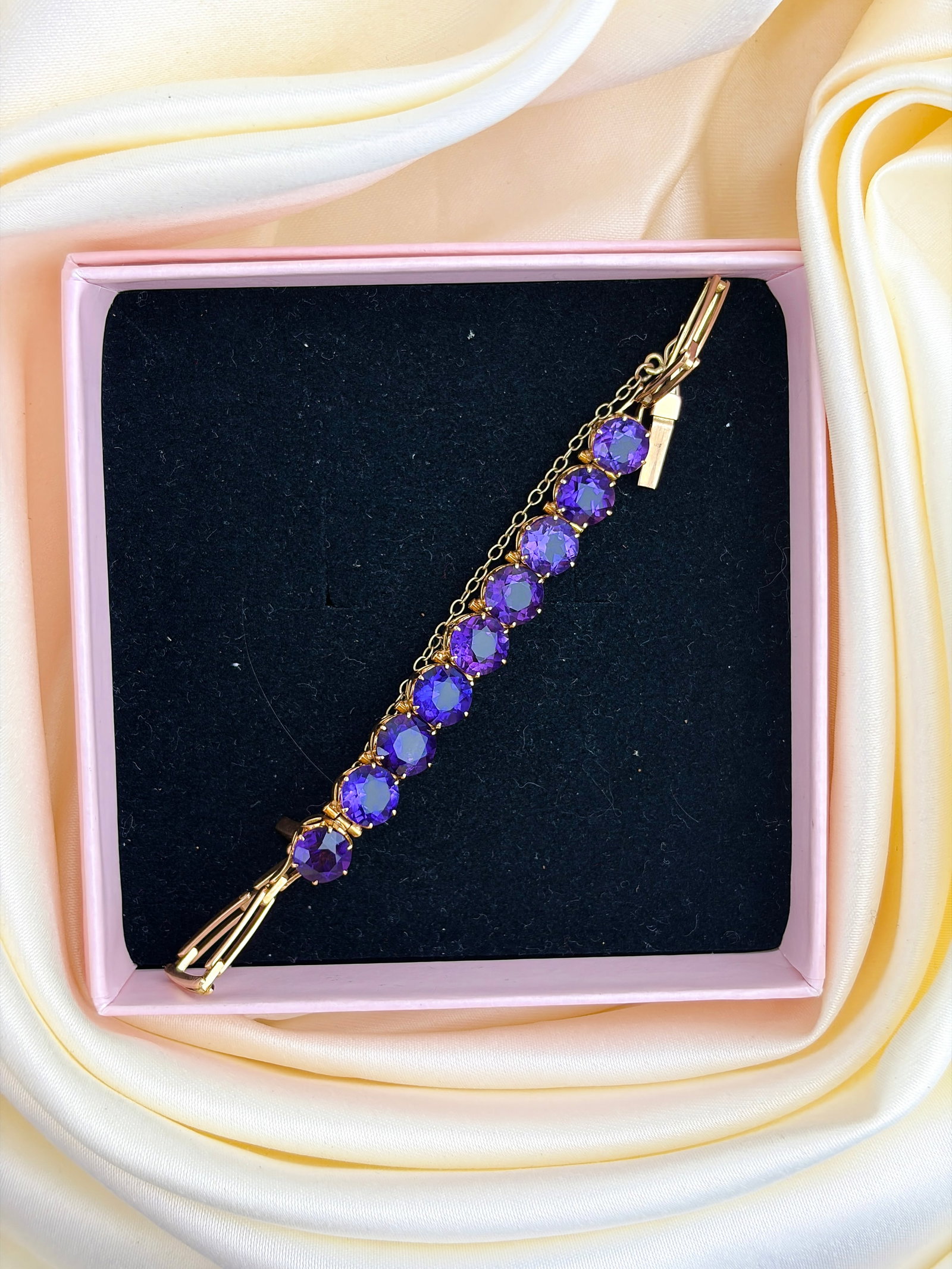 18ct Yellow Gold Amethyst Line Bracelet - 7
