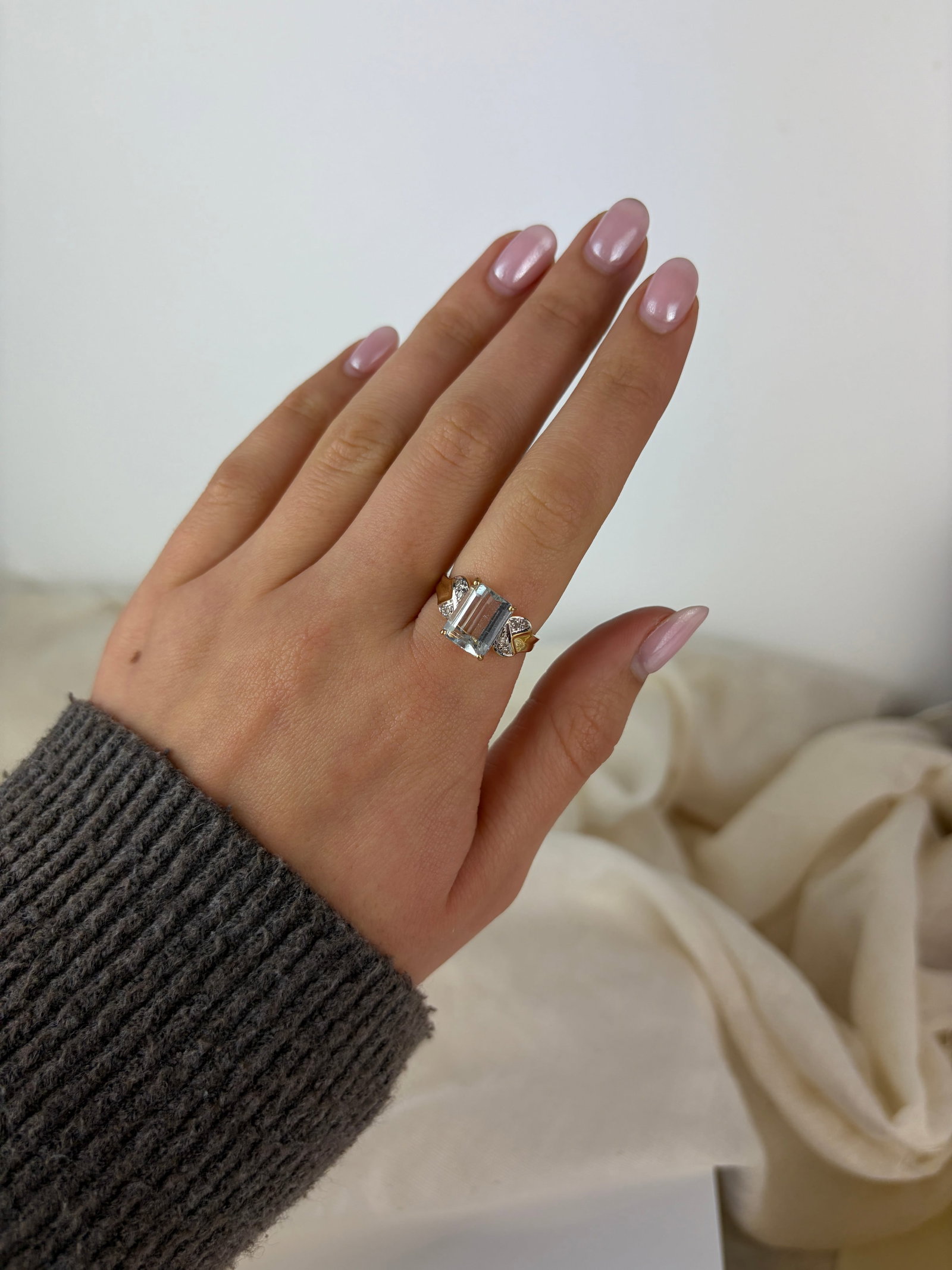 18ct yellow gold aquamarine and diamond ring - 9