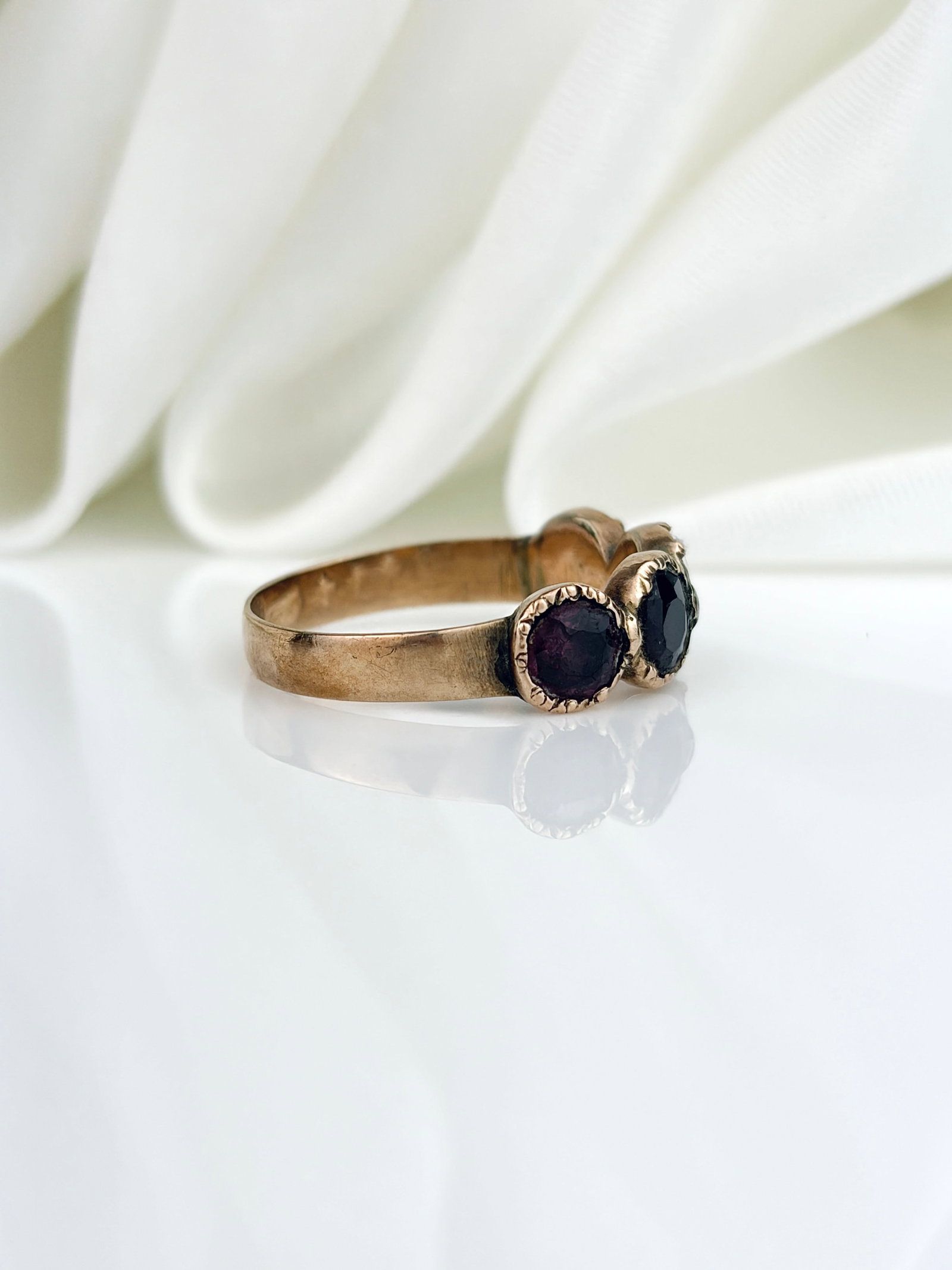 Antique Georgian Garnet and Amethyst Four Stone Half Hoop Ring in Gold - 2