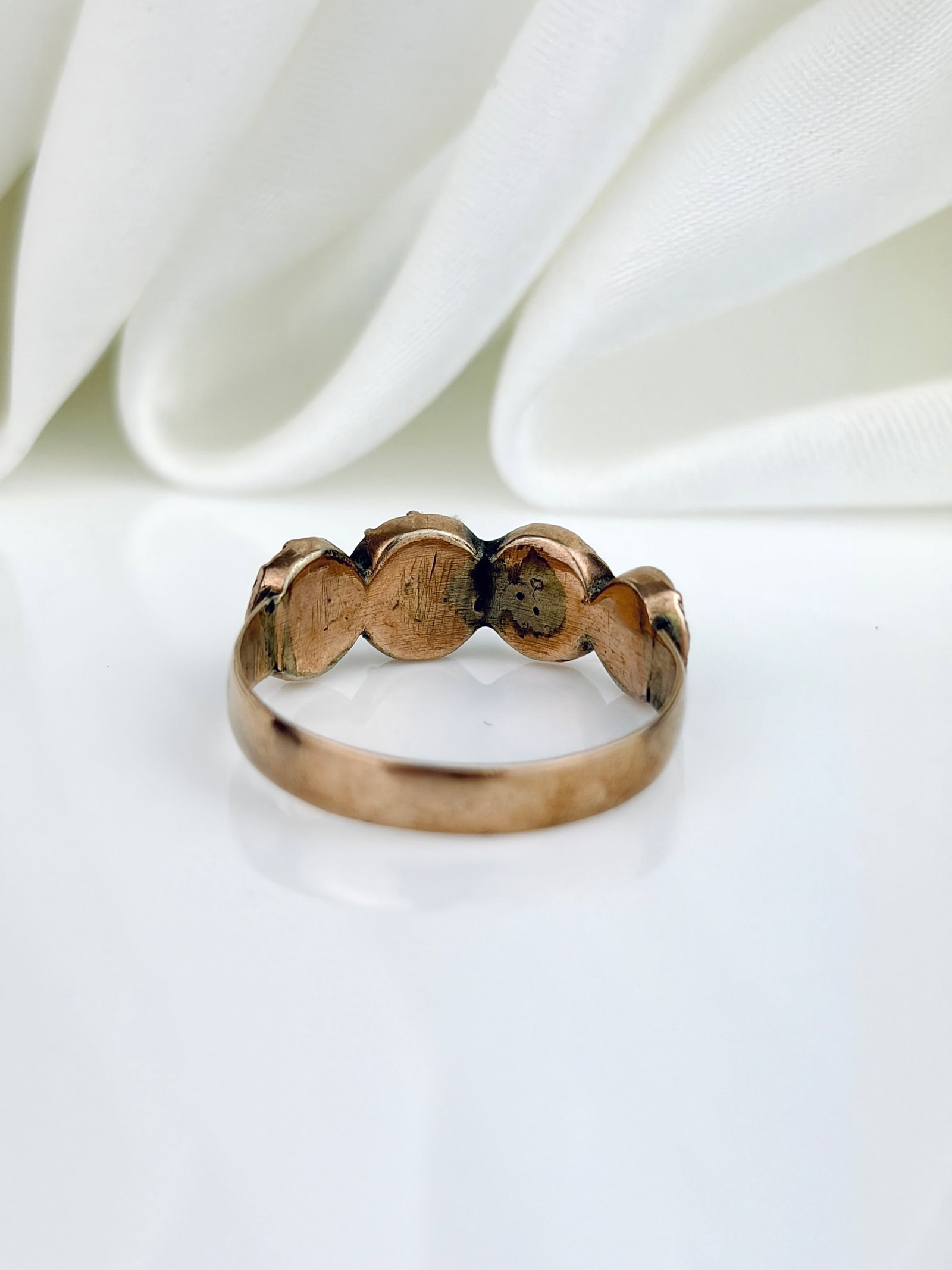Antique Georgian Garnet and Amethyst Four Stone Half Hoop Ring in Gold - 3