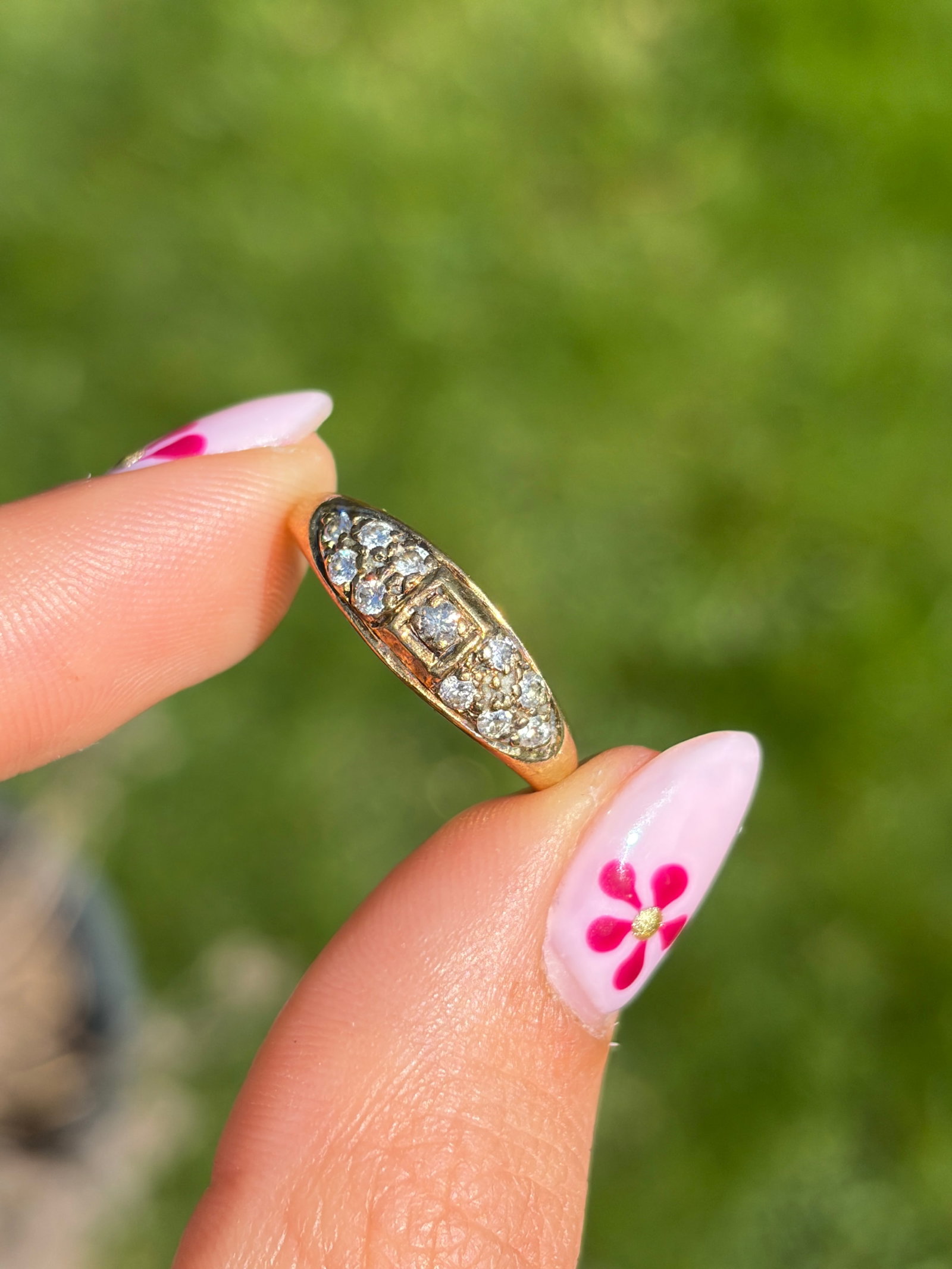 VINTAGE 14CT YELLOW GOLD DIAMOND ENCRUSTED BAND RING - 10