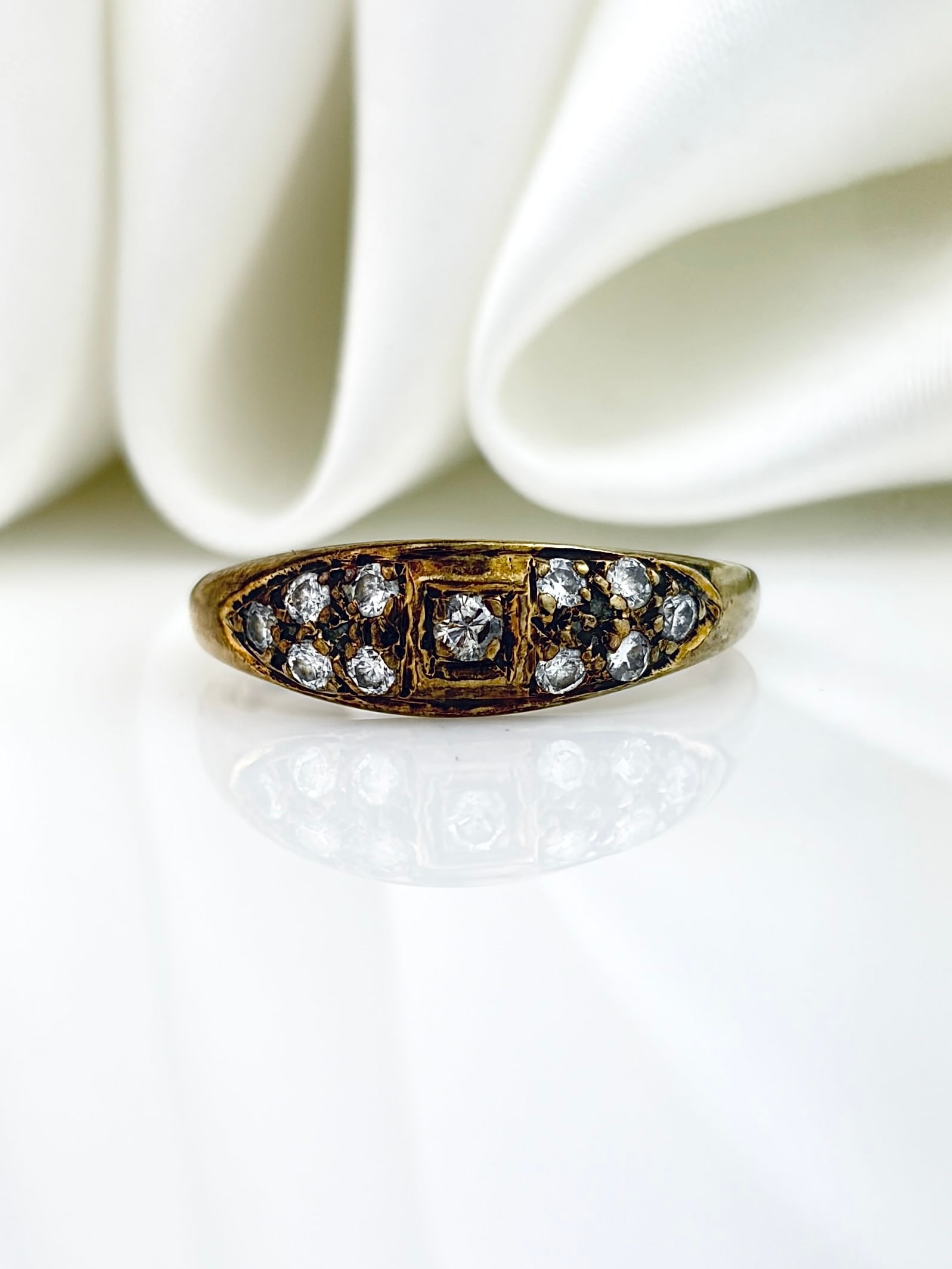 VINTAGE 14CT YELLOW GOLD DIAMOND ENCRUSTED BAND RING: VINTAGE 14CT YELLOW GOLD DIAMOND ENCRUSTED BAND RING Gorgeous sparkling diamond ring!