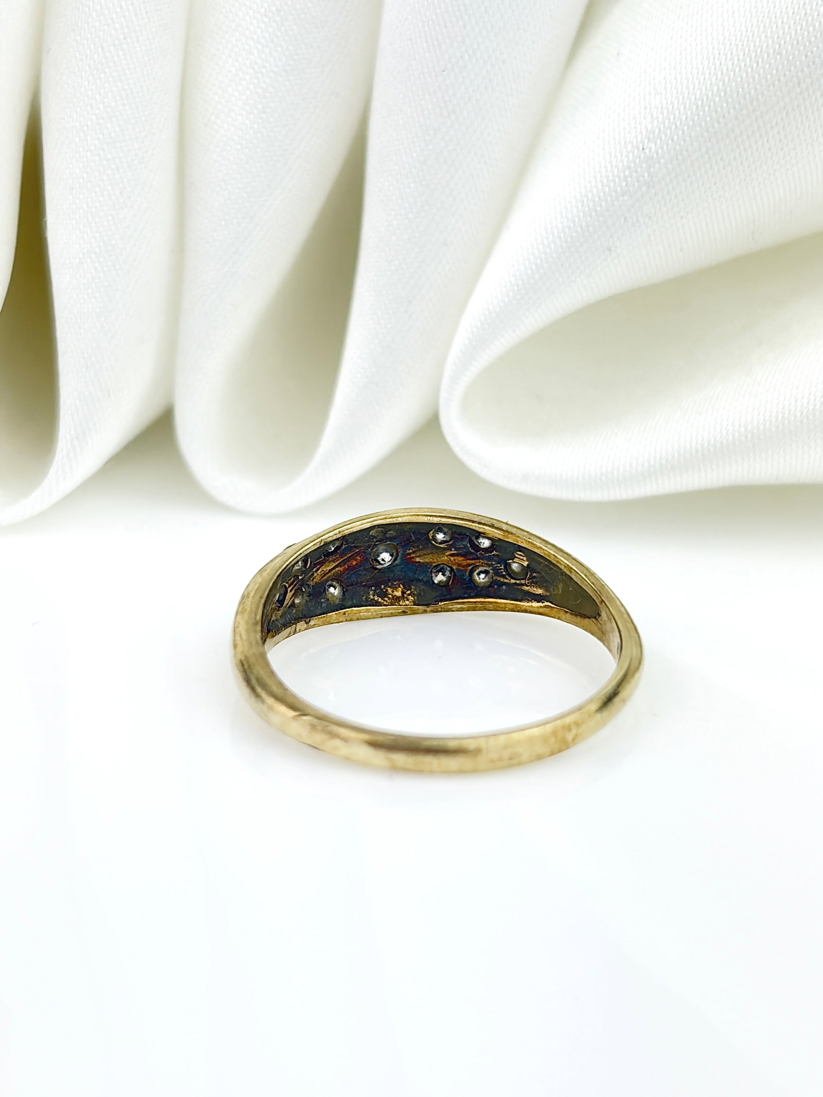 VINTAGE 14CT YELLOW GOLD DIAMOND ENCRUSTED BAND RING - 3