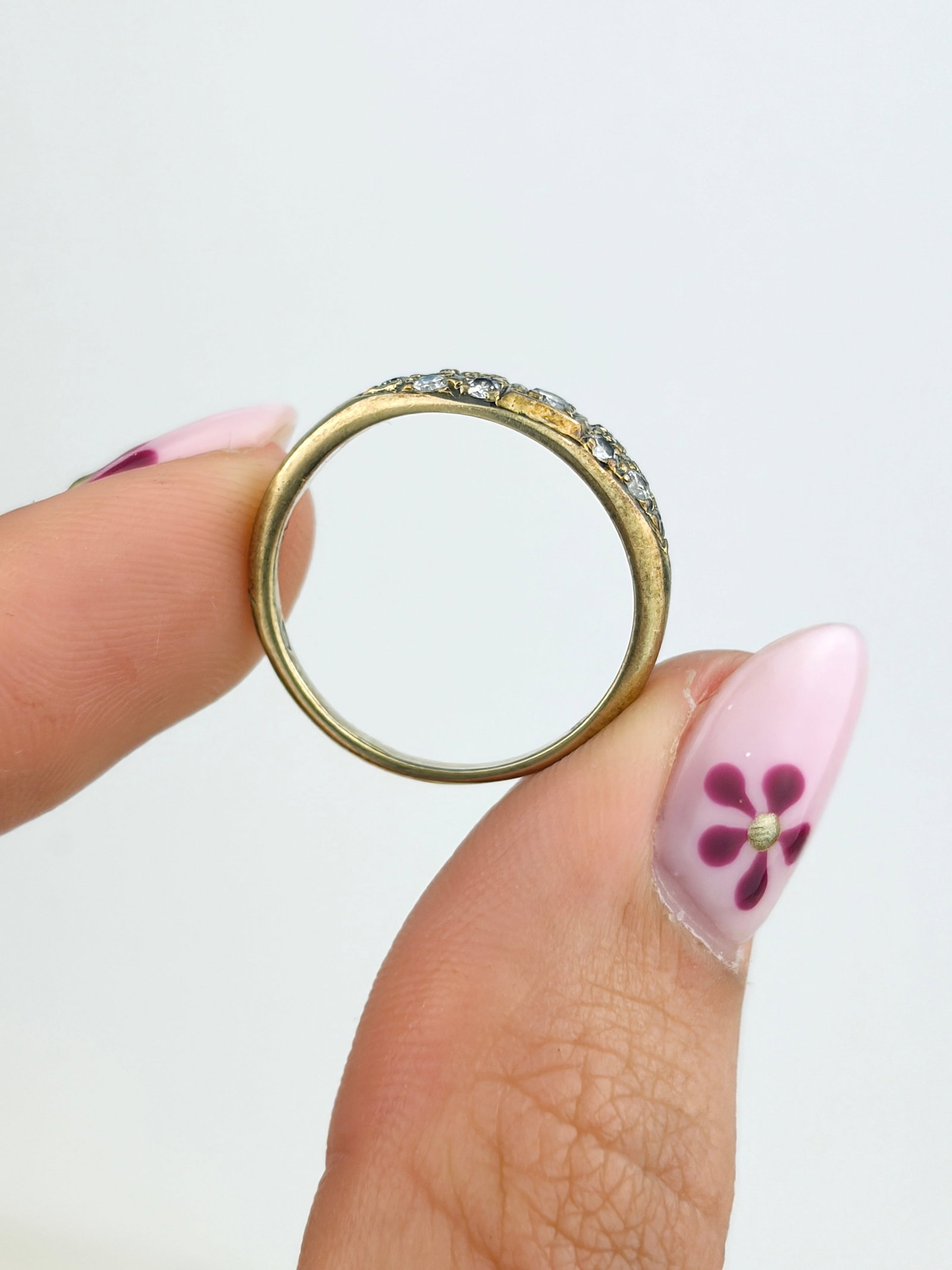 VINTAGE 14CT YELLOW GOLD DIAMOND ENCRUSTED BAND RING - 6